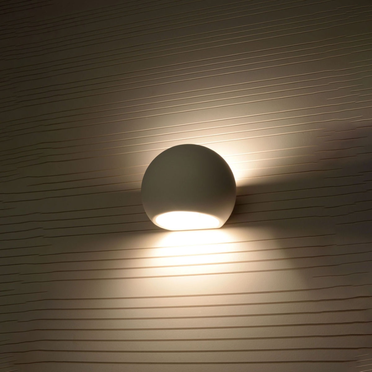 SOLLUX lighting Wandleuchte »GLOBE«, 1 flammig-flammig, Das Oberteil scheint