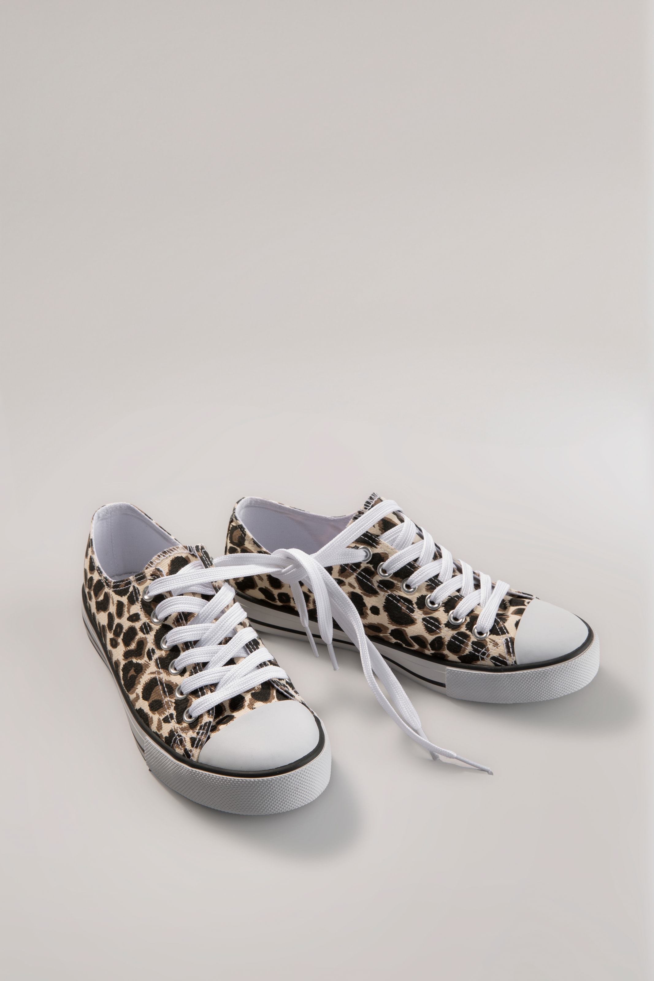 Aniston SHOES Sneaker Freizeitschuh, Sneaker mit klassischen umlaufenden schwarzen Streifen