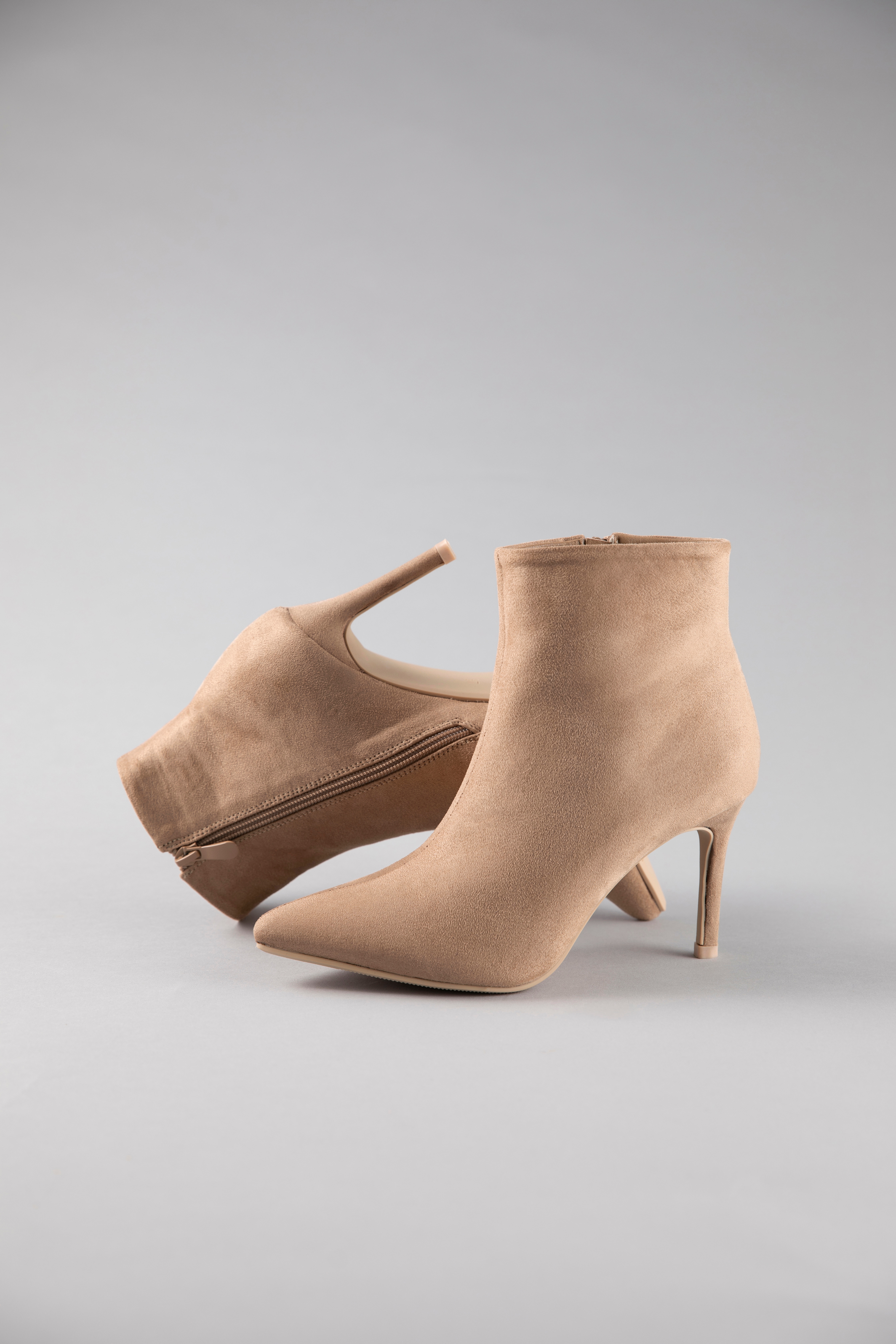 Aniston SHOES Stiefelette Ankleboots in spitzer Form, mit Reißverschluss
