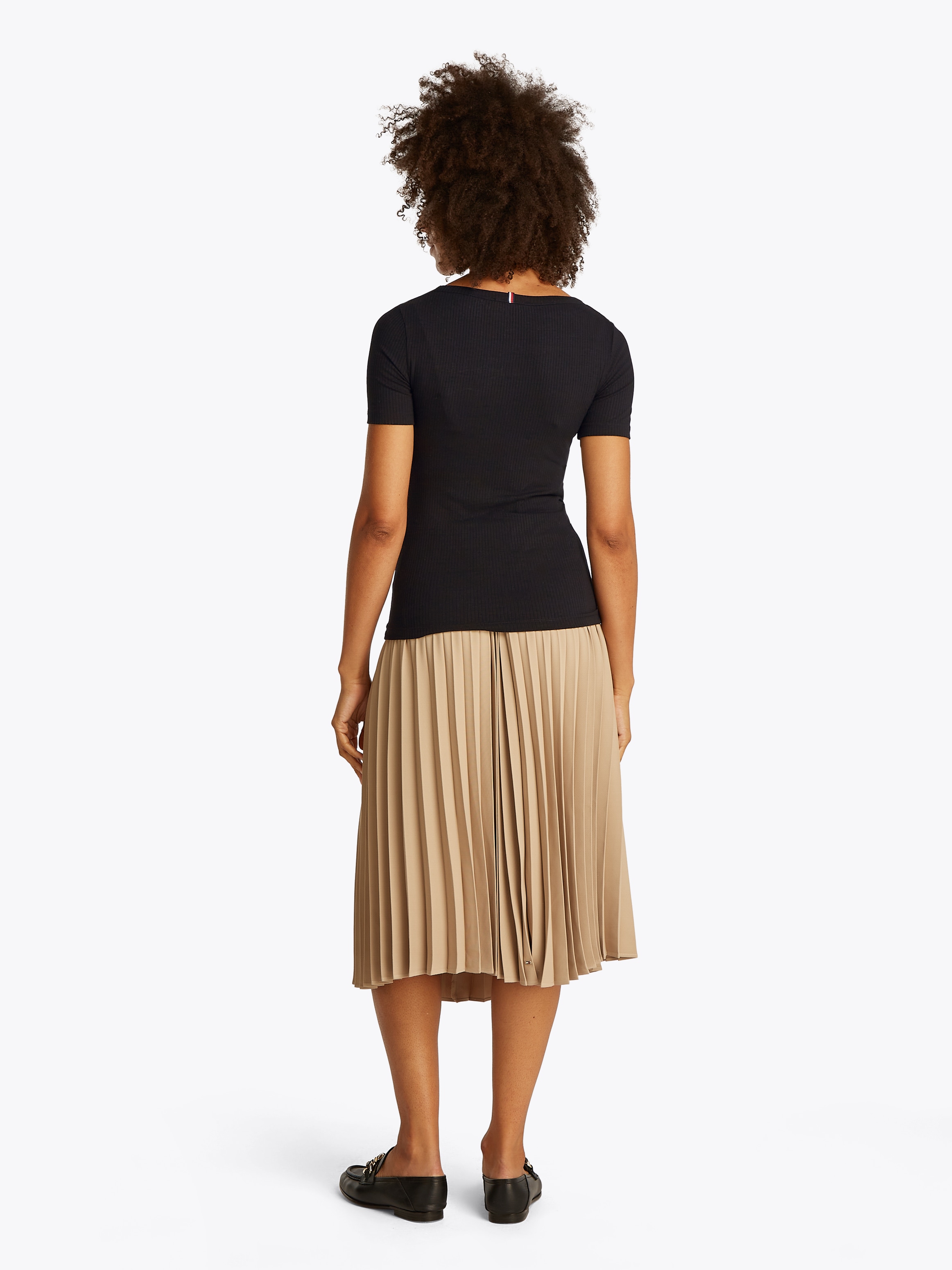Tommy Hilfiger Rundhalsshirt »SLIM 5X2 RIB O-NK SS«, mit dezenter Tommy Hilfiger Logostickerei