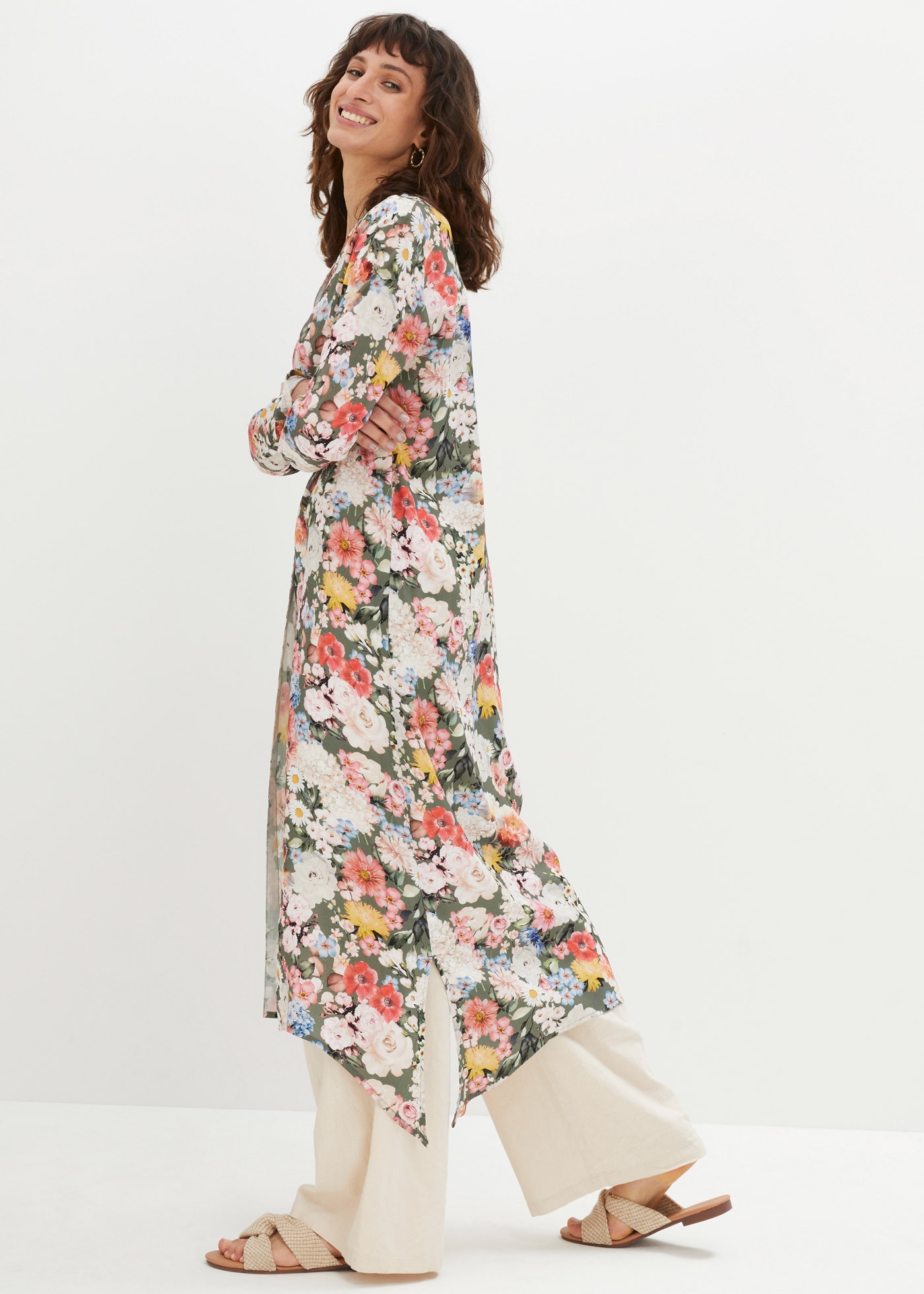 bonprix Longbluse »Longbluse aus fließender Viskose« in A-Linie, aus Viskose, mit Blütendruck, mit Hemdblusenkragen