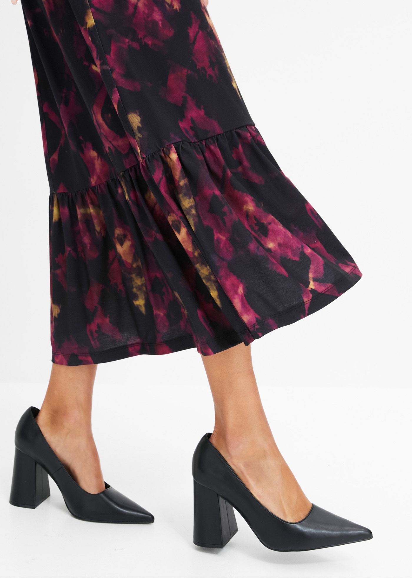 bonprix Midikleid aus Polyester und Elasthan, Slim Fit Passform, schwingender Rock