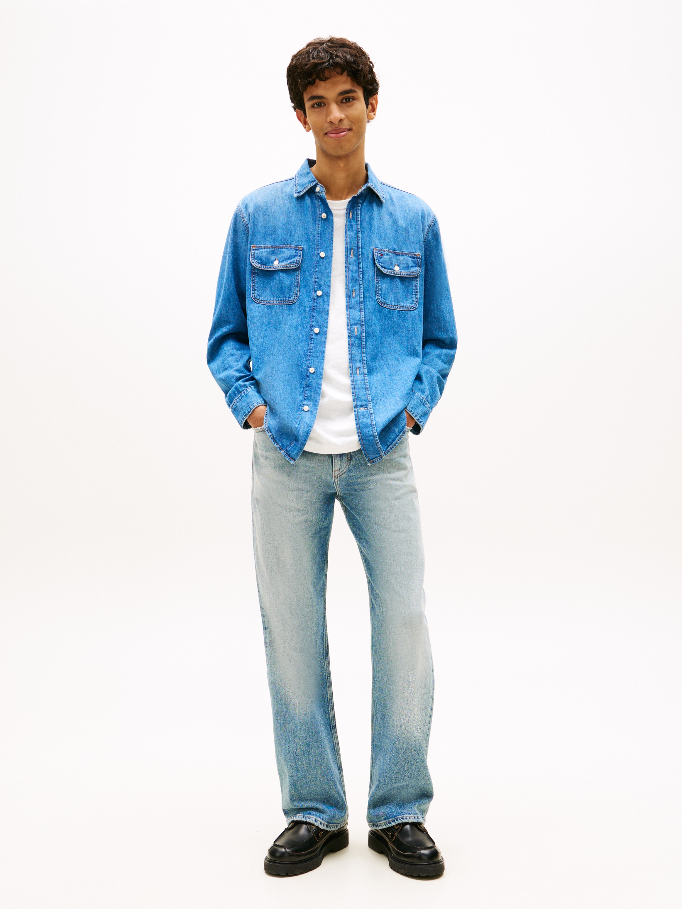 Jeanshemd TOMMY JEANS "RELAXED DENIM SHIRT", Herren, Gr. L, N-Gr, denim medium, Denim/Jeans, Obermaterial: 100% Baumwolle, unifarben, relaxed fit normal, Rundhals, eingesetzt Manschette, Hemden Jeanshemd, Relaxed fit mit Brusttaschen 2