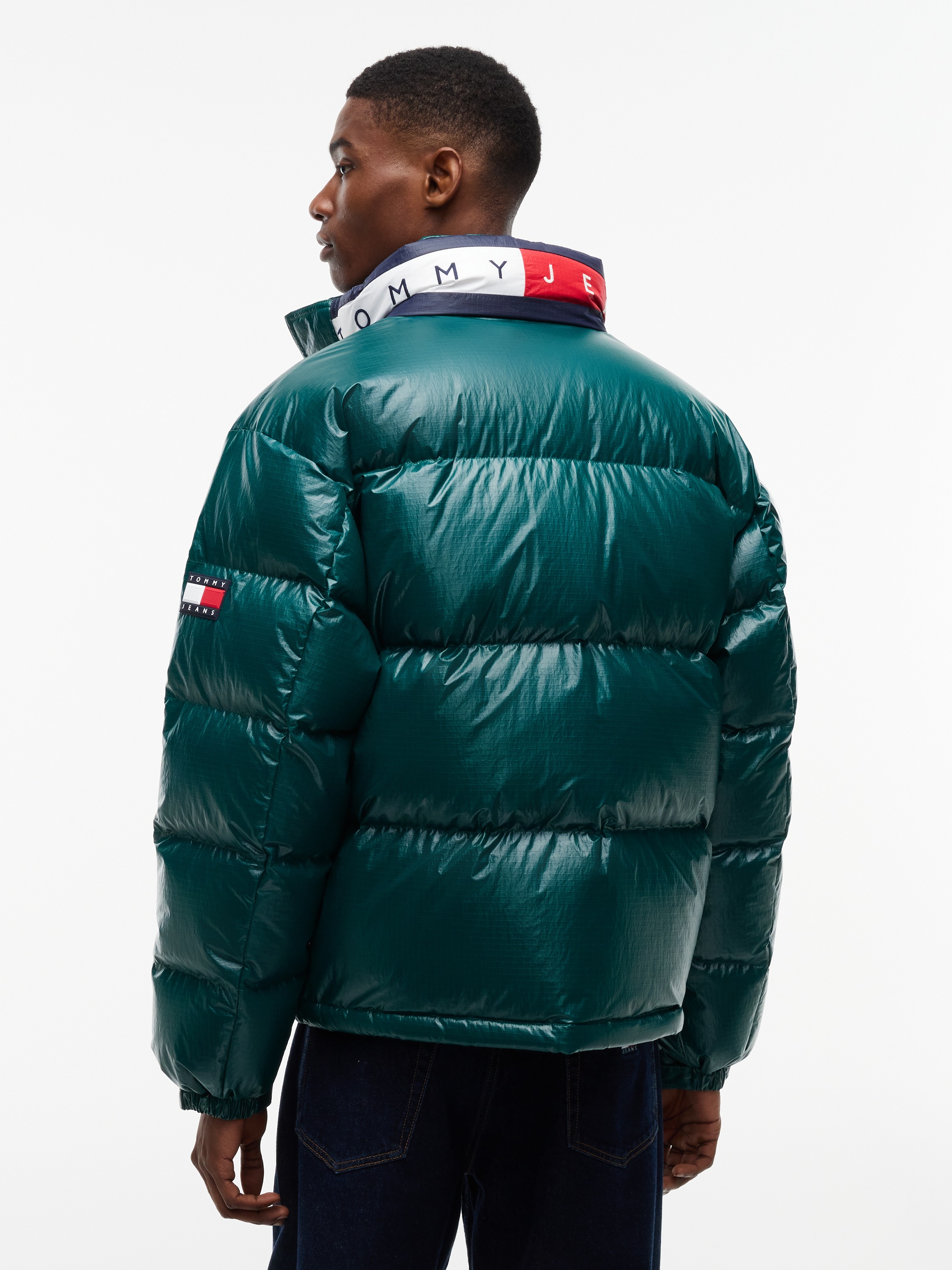 Tommy Jeans Daunenjacke »TJM ALASKA DOWN FLAG« glänzende Oberfläche, mit Daunenfüllung