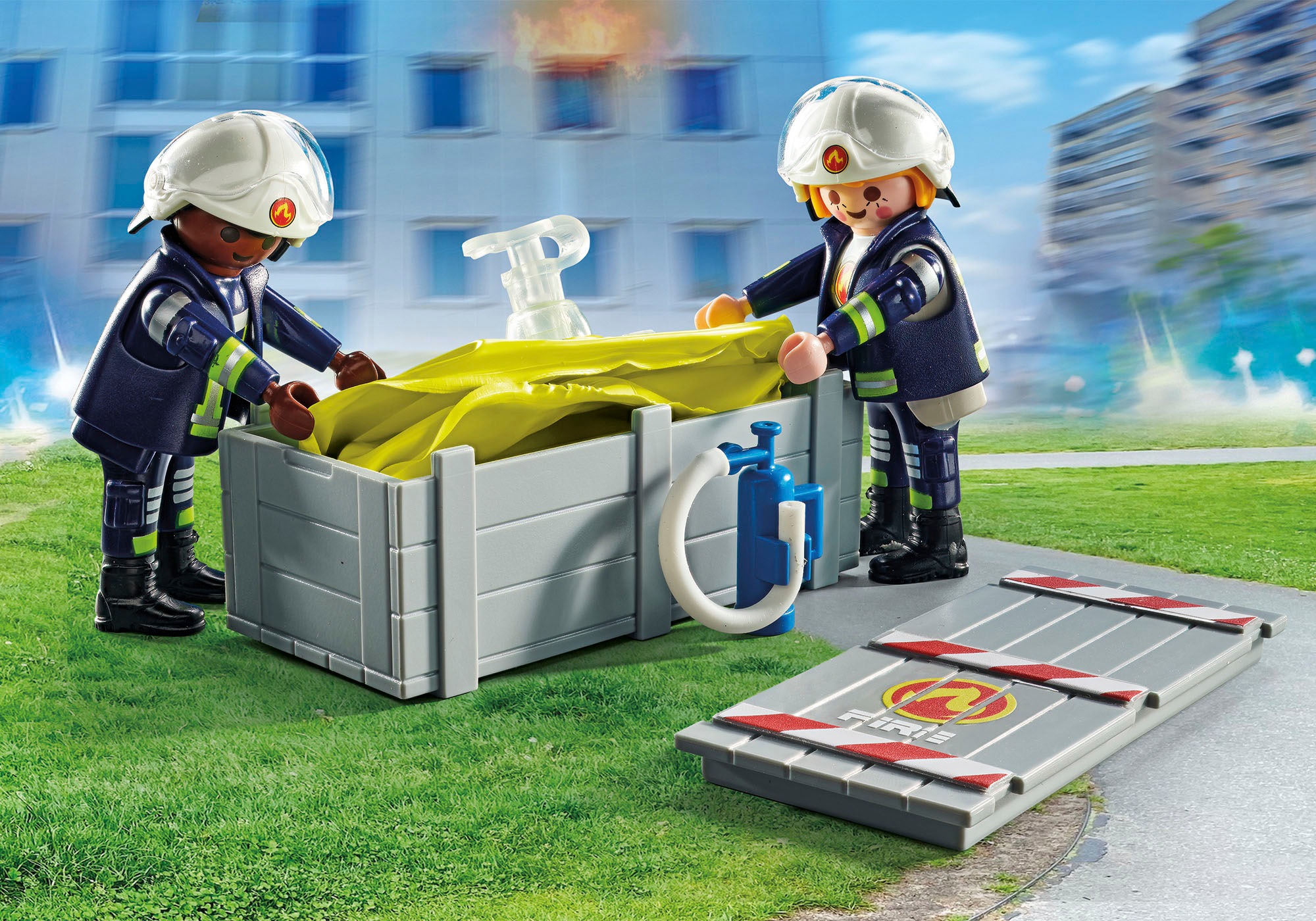 Playmobil® Konstruktions-Spielset »Feuerwehrleute mit Luftkissen (71465), Action Heroes«, (13 St.), Made in Europe