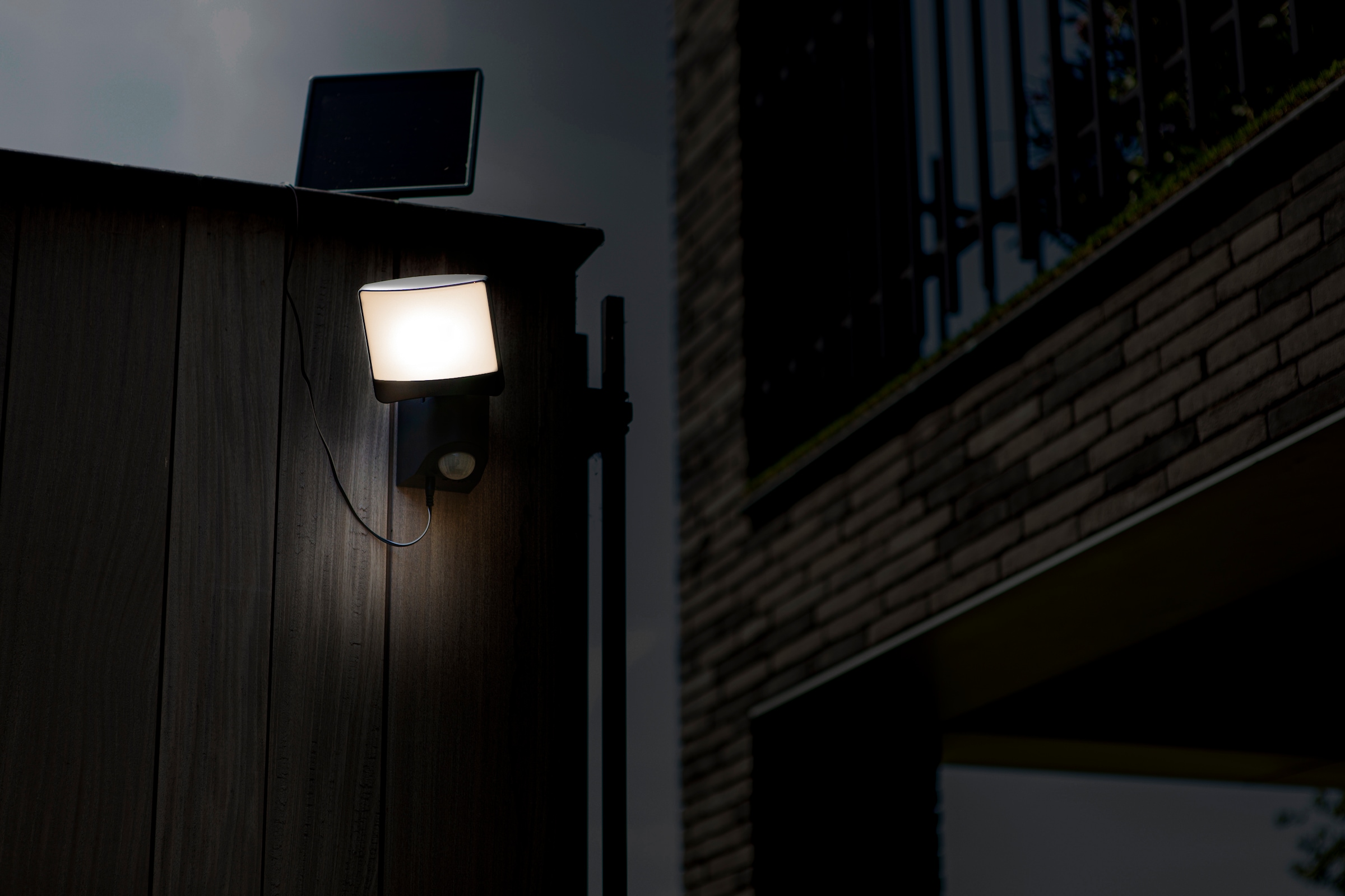 LUTEC LED Solarleuchte »LED-Solar Wandleuchte SUNSHINE«, 1 flammig, Leuchtmittel LED-Board | LED fest integriert, dreh- und schwenkbar