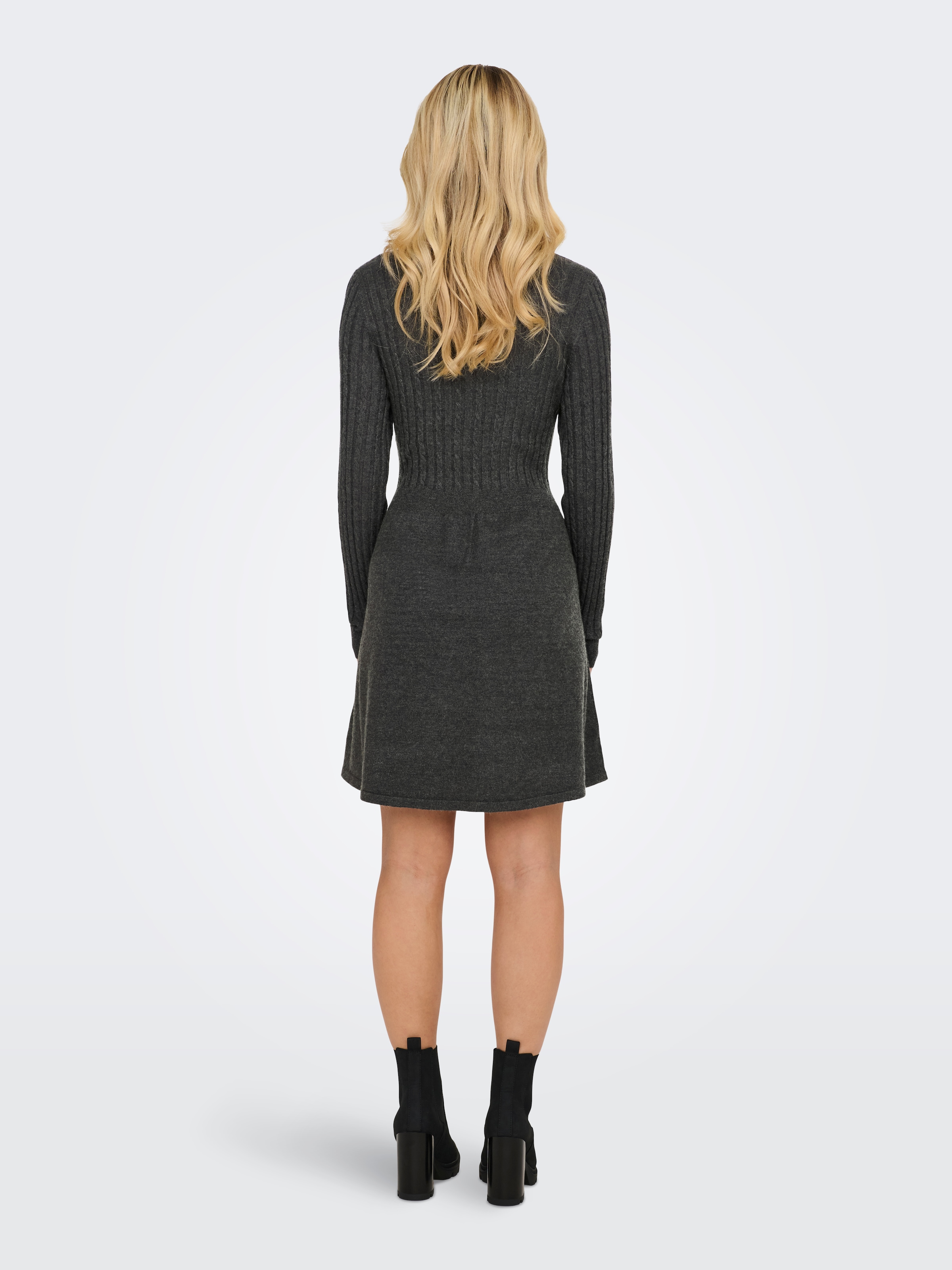 ONLY Strickkleid »ONLFIA LS CABLE DRESS KNT«, tailliert und mit dezentem Zopfstrickmuster im Oberteil