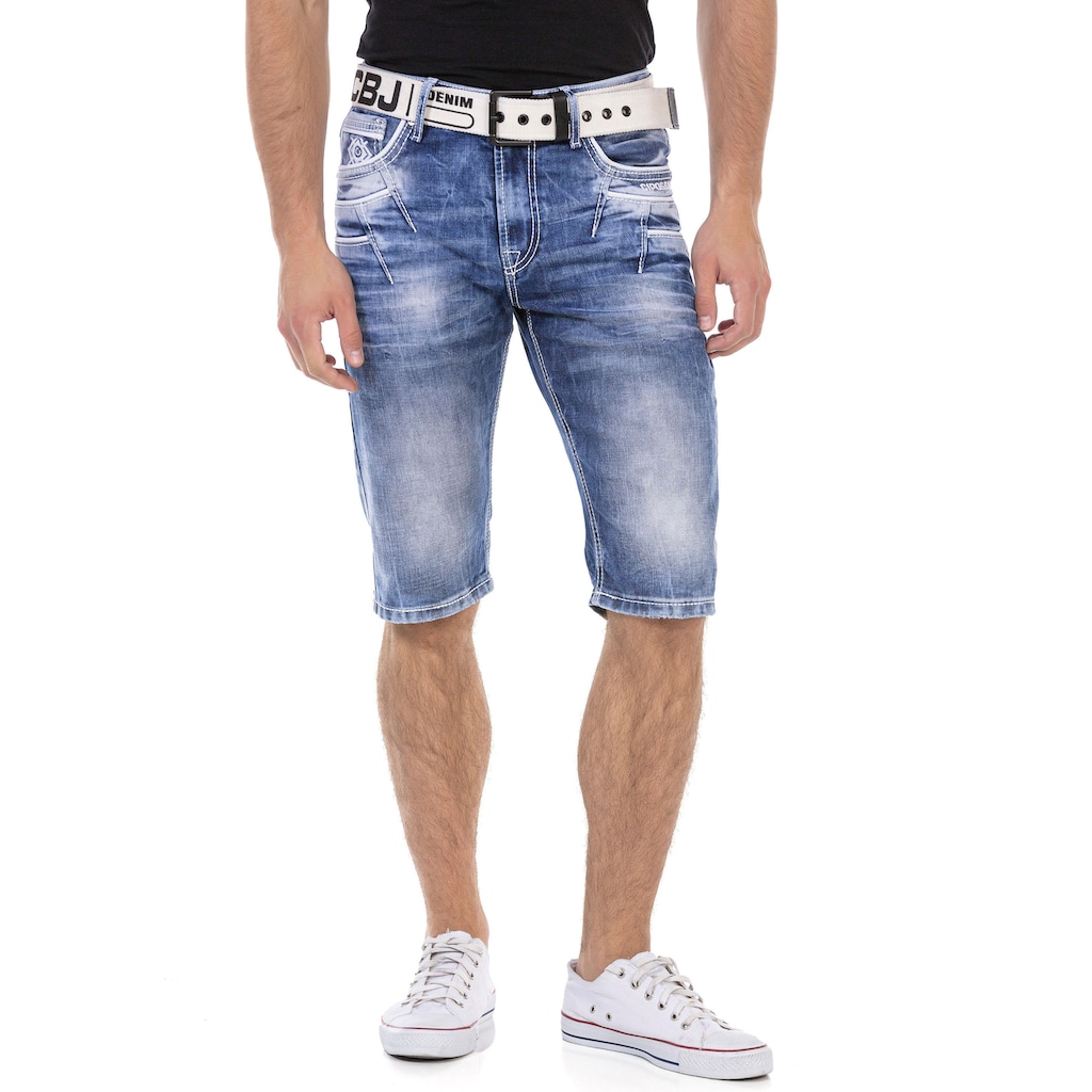 Cipo & Baxx Bermudas, in Denim und mit markanten Taschen