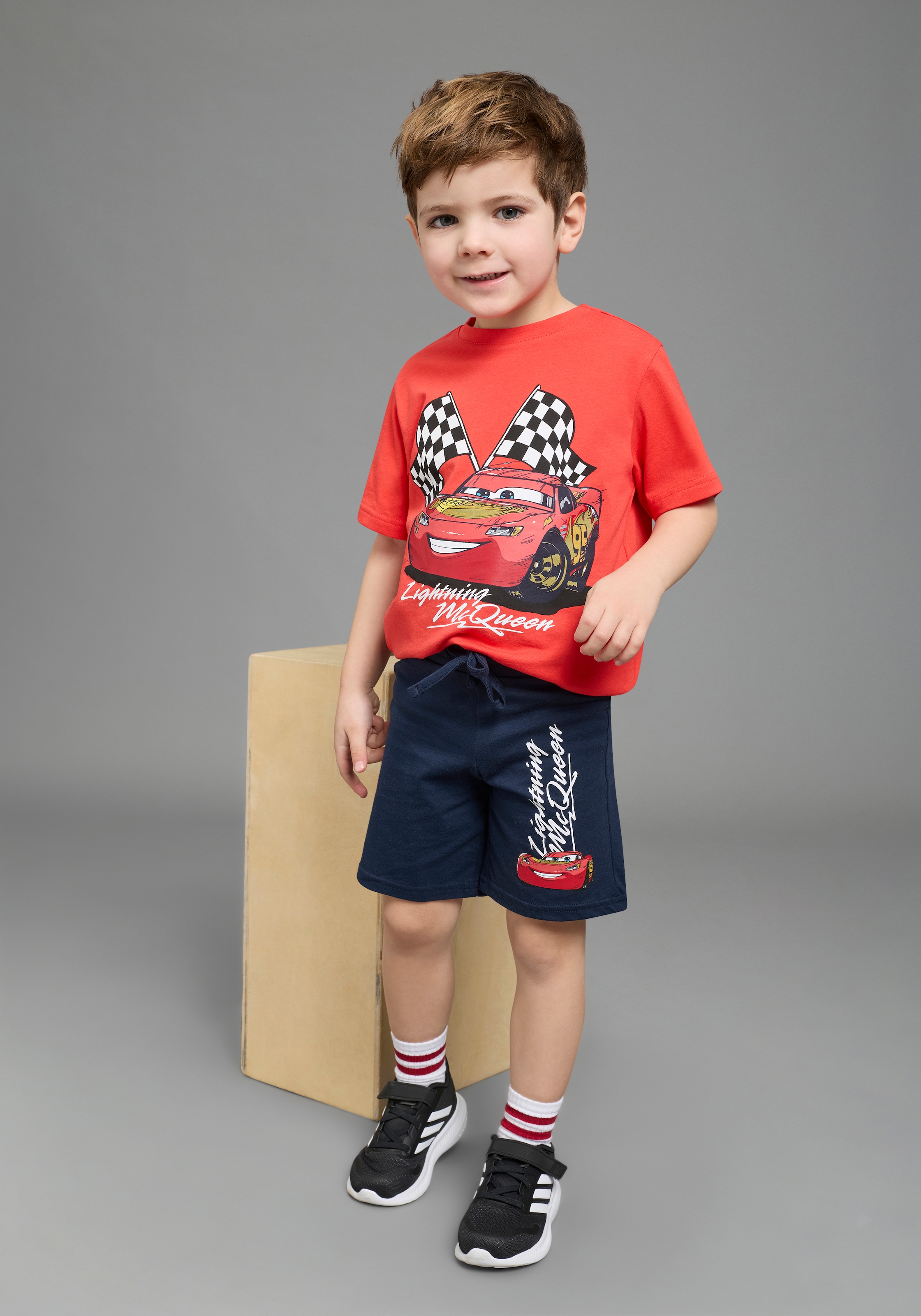 KIDSWORLD Shirt & Shorts »CARS 2tlg. Set T-Shirt+Hose: LIGHTNING MCQUEEN - Disney« Set, 2 tlg. Set, aus Baumwolle. Artikel fällt klein, bitte größer bestellen