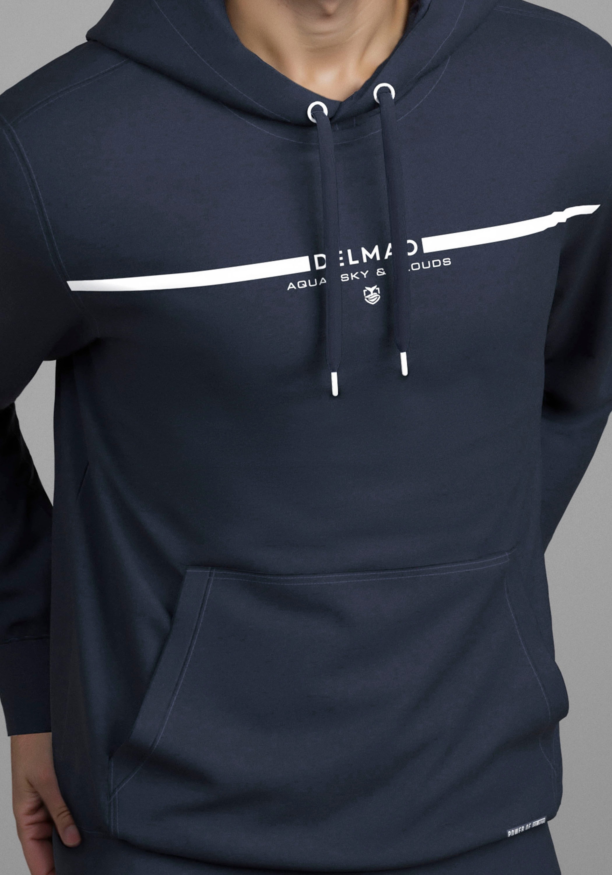 Thumbnail - DELMAO Kapuzensweatshirt, Langarm, lockere Passform, mit Print, mit Kapuze