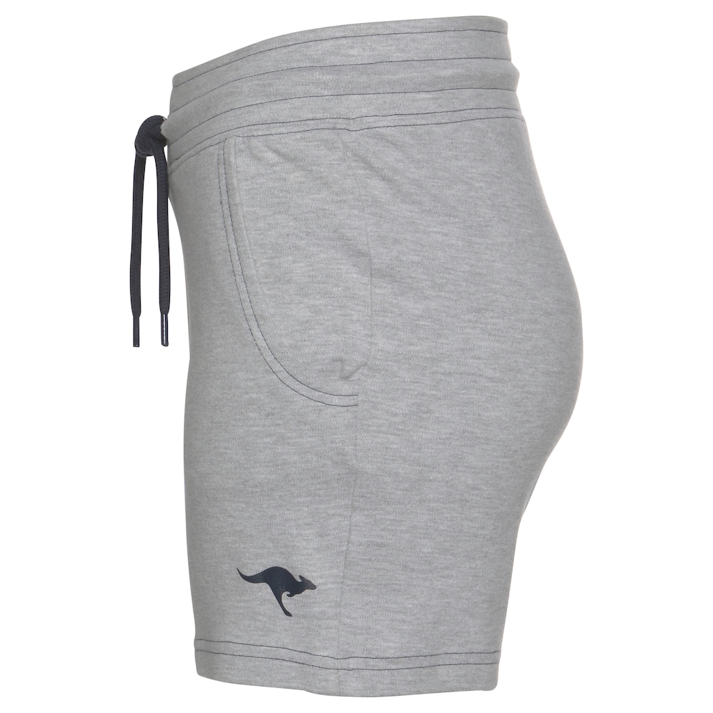 KangaROOS Sweatshorts, mit kontrastfarbener Kordel und kleinem Label-Print