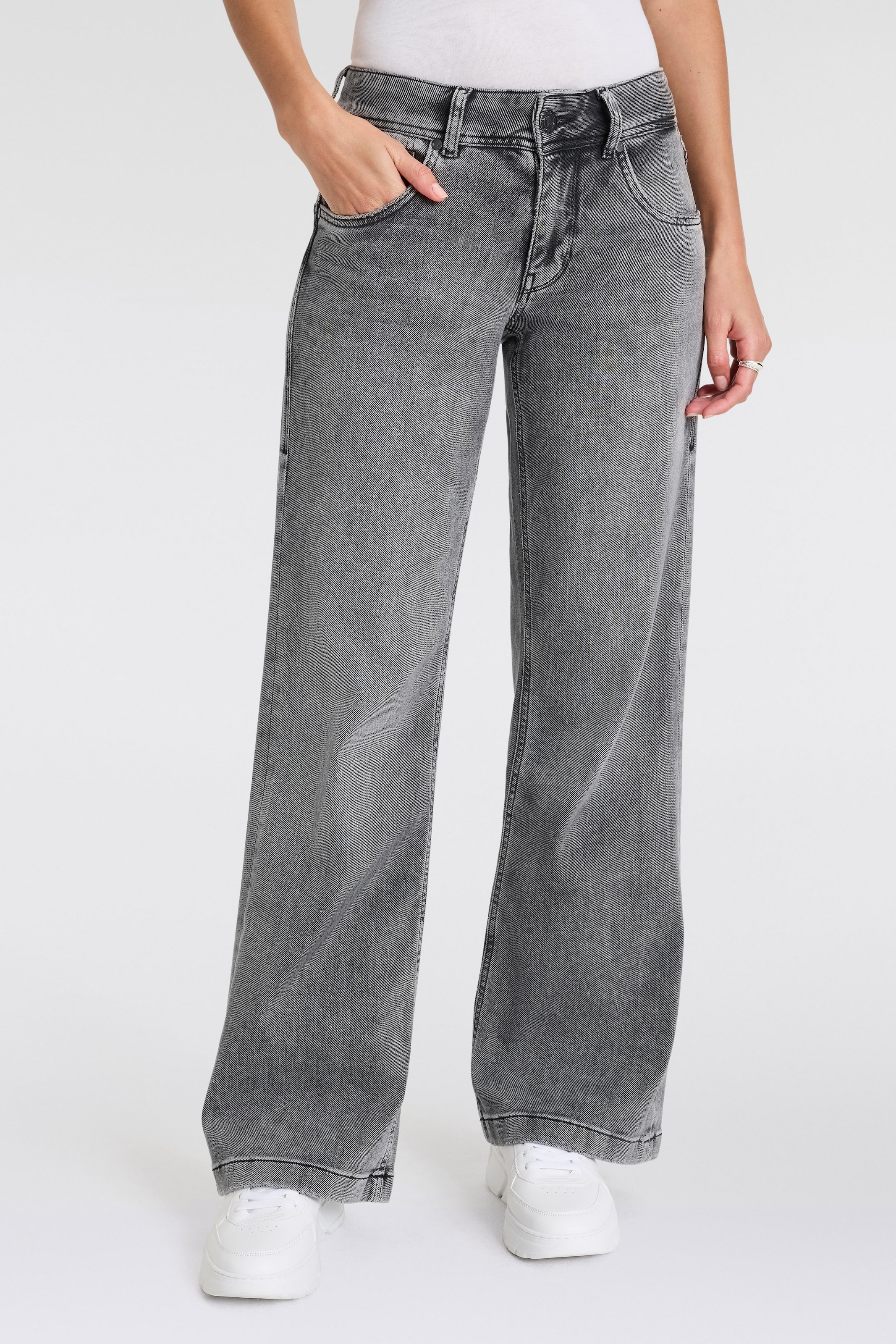 Bootcut-Jeans »Edna Organic Denim Brushed«, mit markanten Taschenabnähern hinten