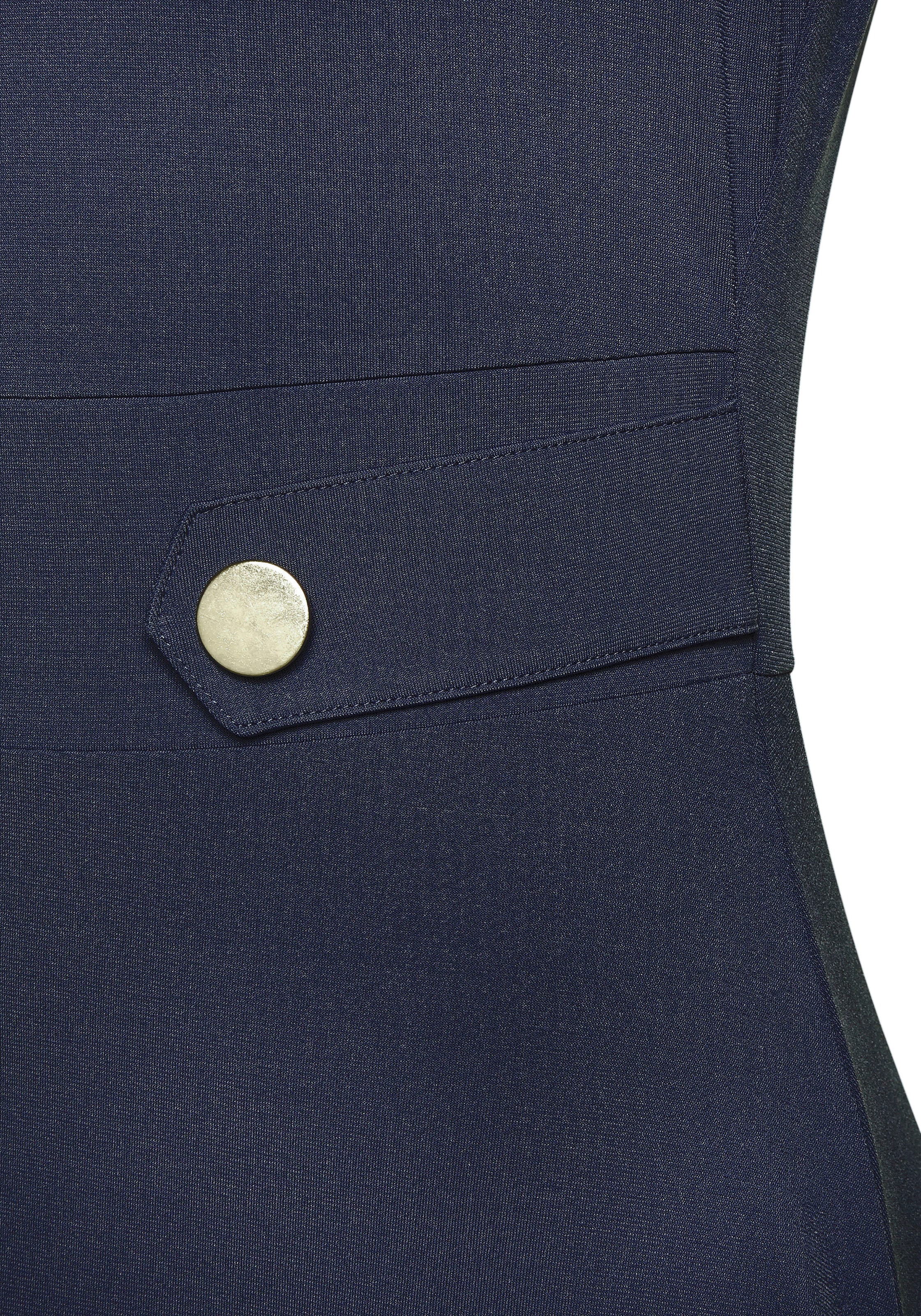 LASCANA Midikleid, mit dekorativen Riegeln und goldenen Zierknöpfen, bügelfrei