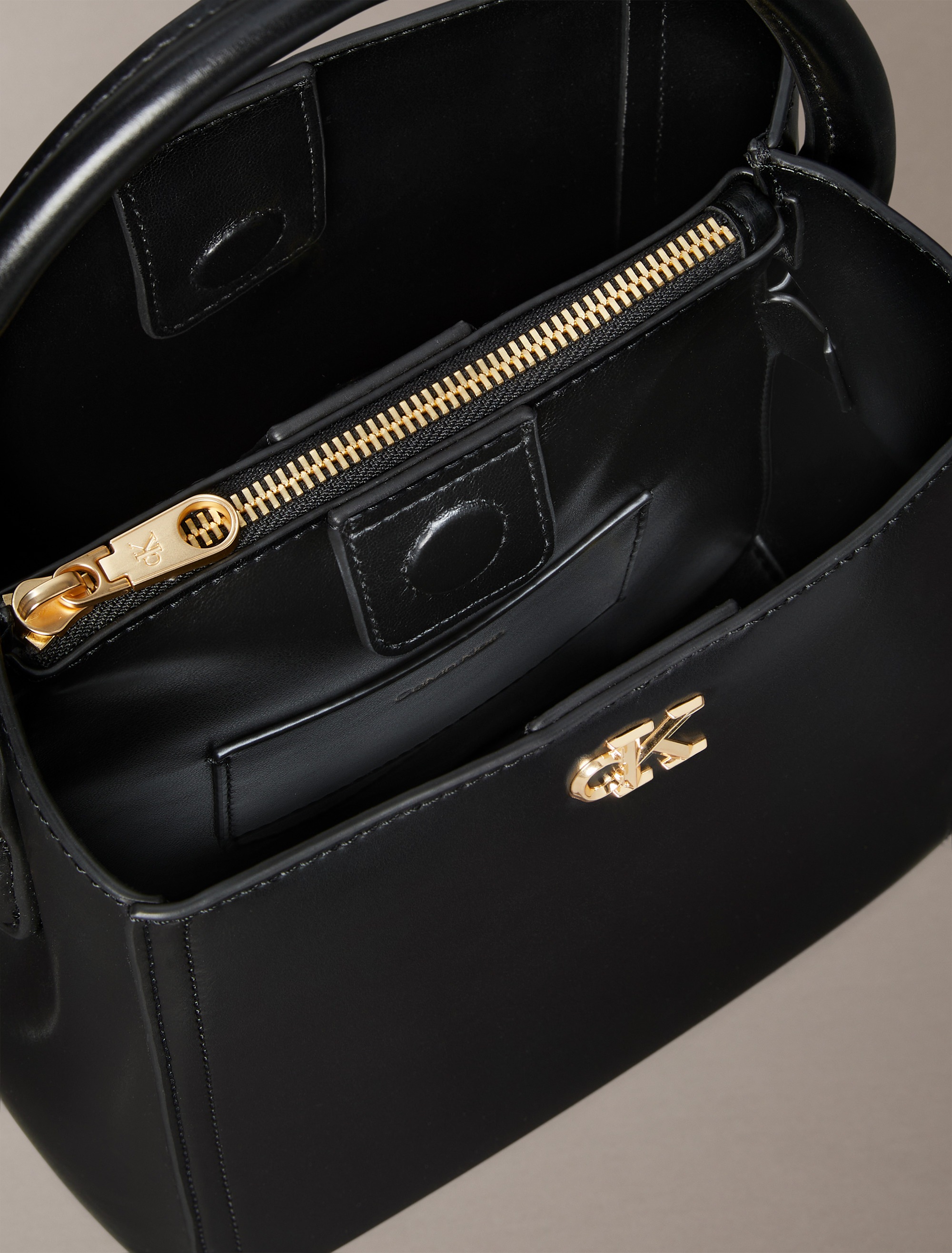 Calvin Klein Umhängetasche "CK BUCKET WITH STRAP", Schultertasche, Damen Ha günstig online kaufen