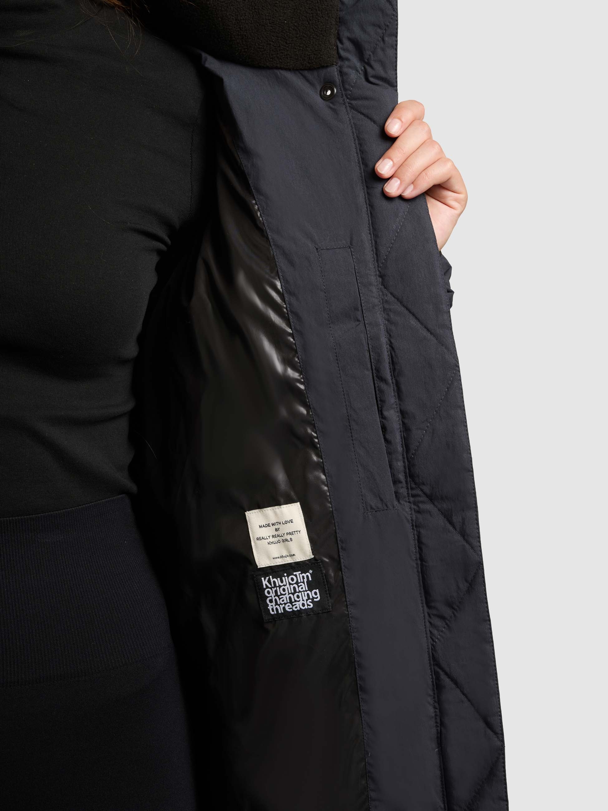 khujo Steppmantel »RITZ« praktische Seitenschlitze mit Reißverschluss, abnehmbare Kapuze