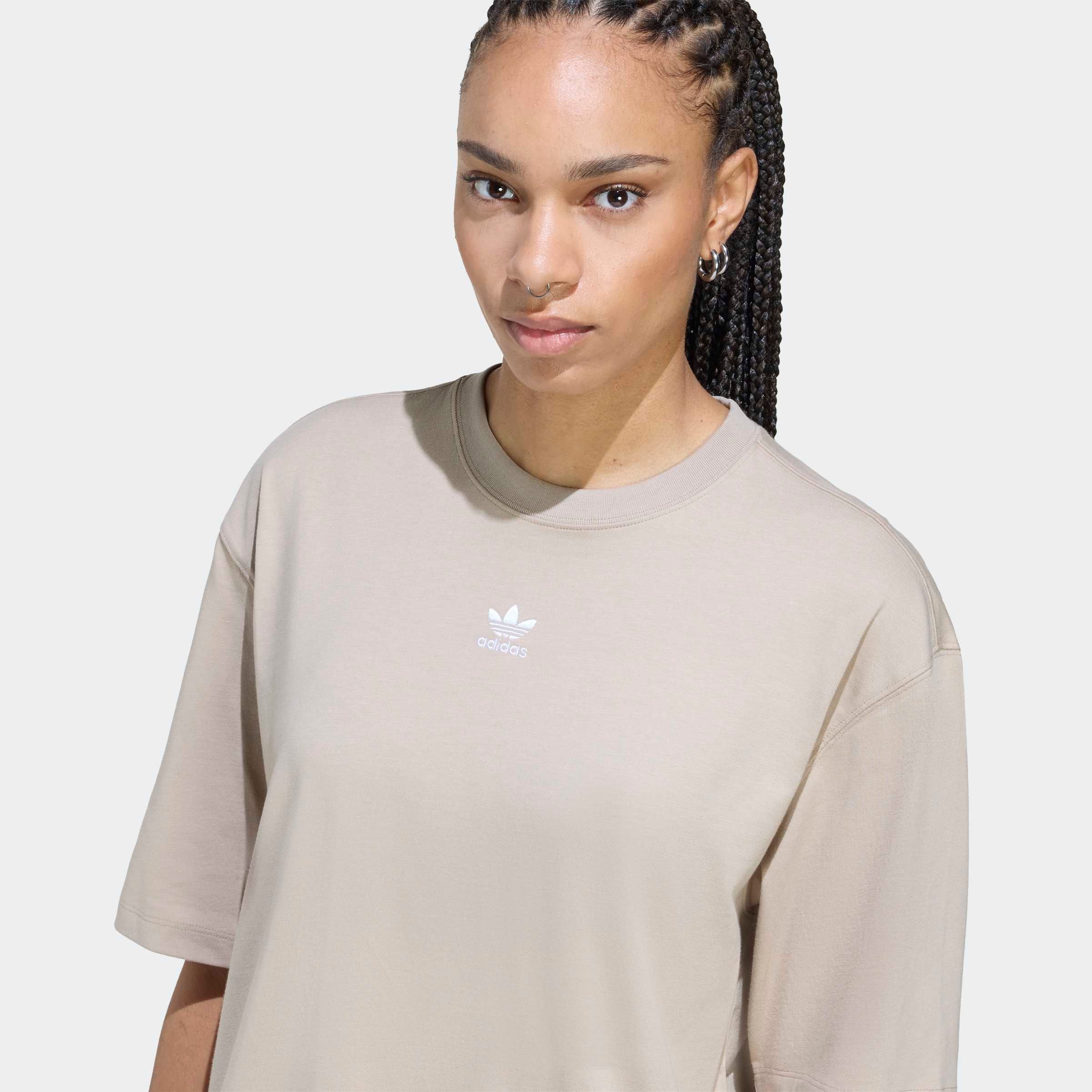 adidas Originals T-Shirt »ESSENTIALS BOYFRIEND« sportlicher Stil, Kurzarm, aus Baumwolljersey