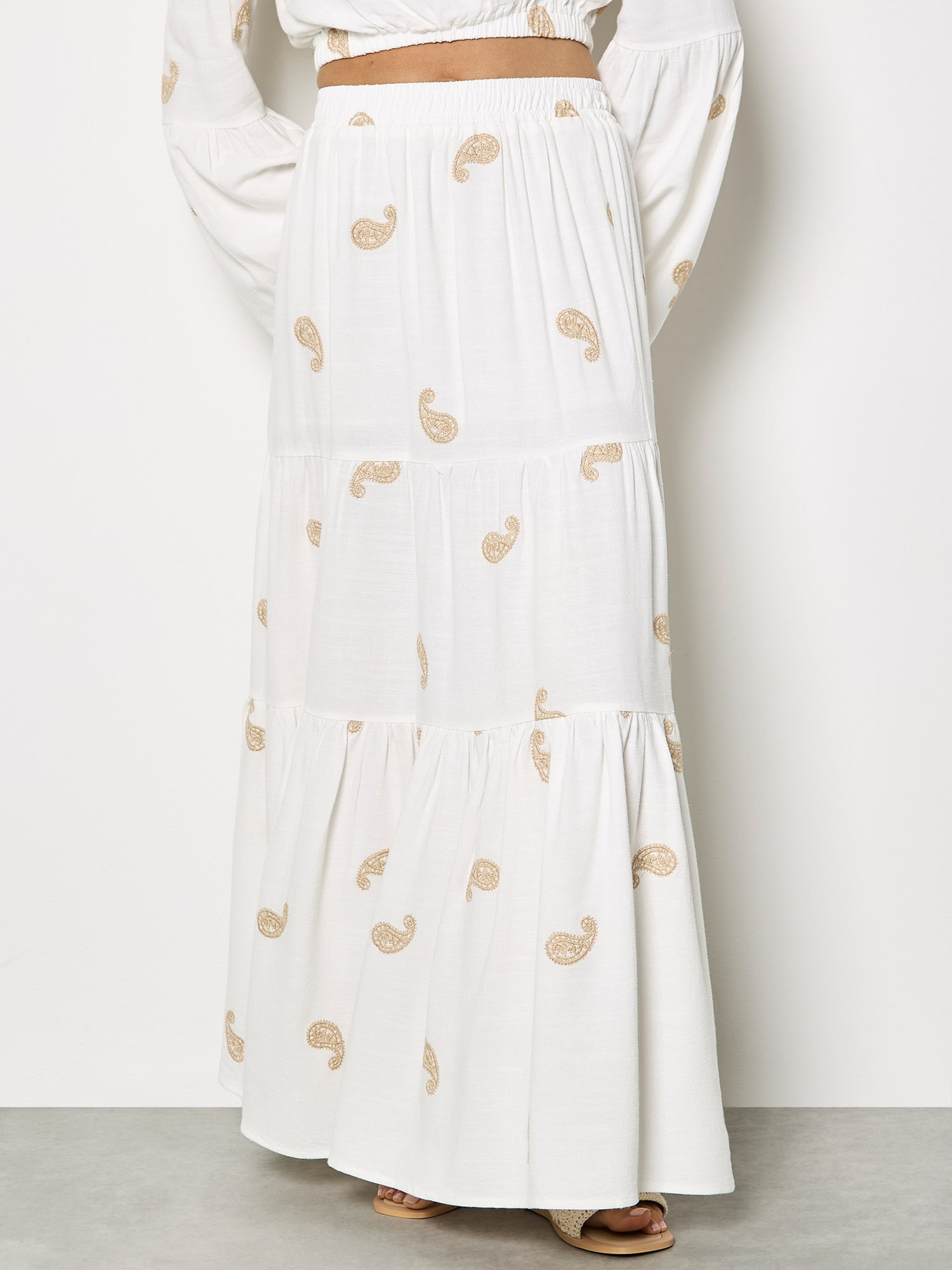 Apricot Maxirock "Maxirock mit Paisley-Stickerei" mit Stufen