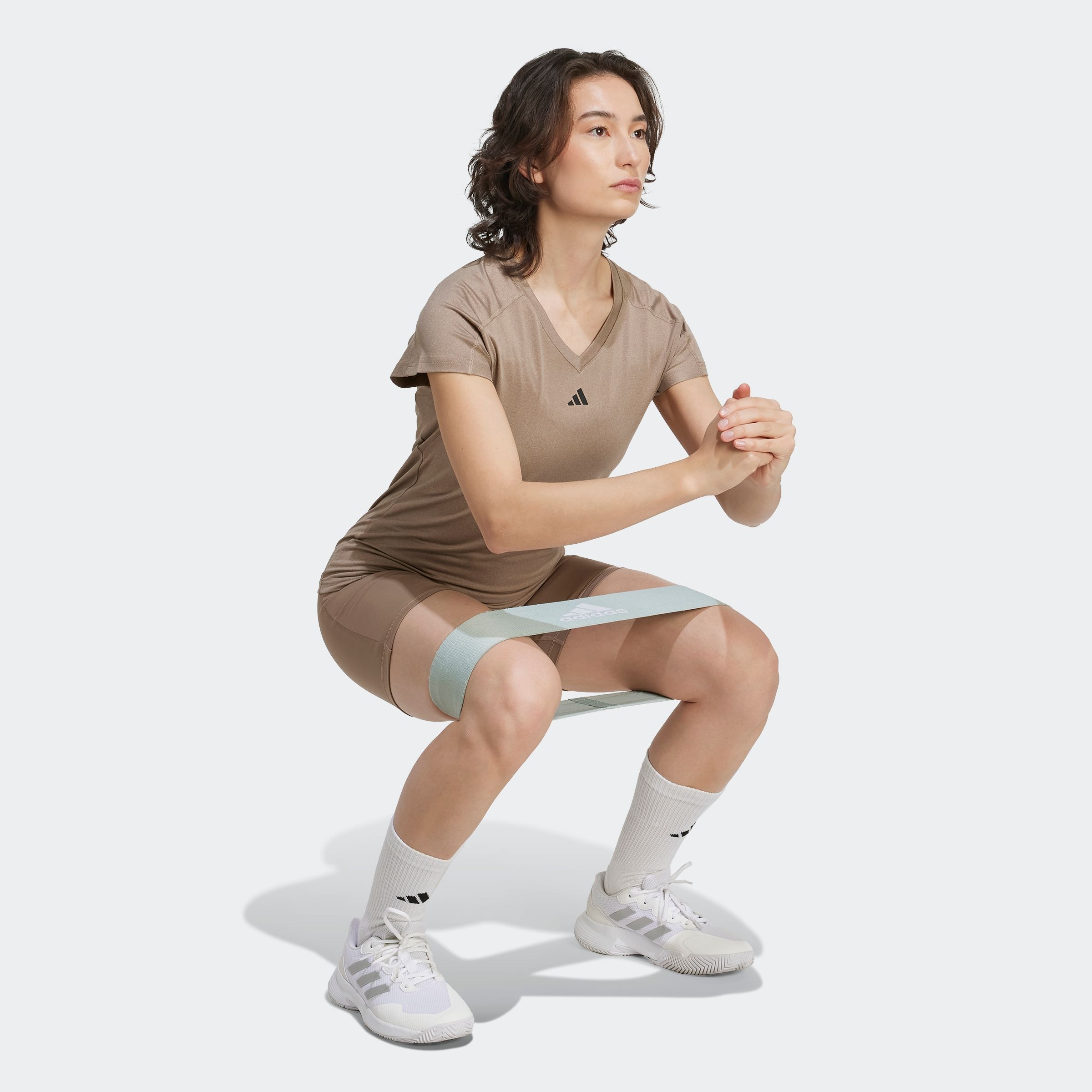 adidas Performance T-Shirt »TR-ES MIN T«, Trainingsshirt, feuchtigkeitsabsorbierend mit V Ausschnitt