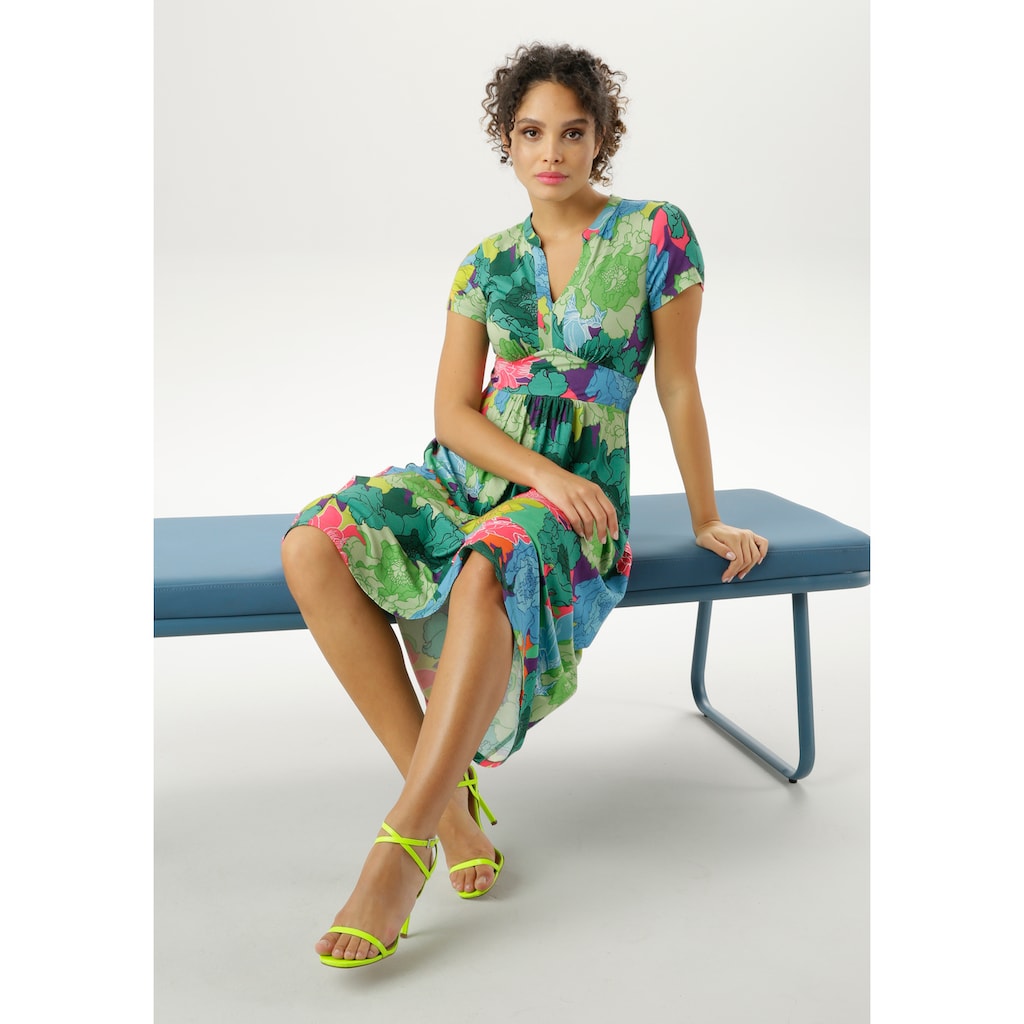 Aniston CASUAL Sommerkleid, mit großflächigem, graphischem Blumendruck