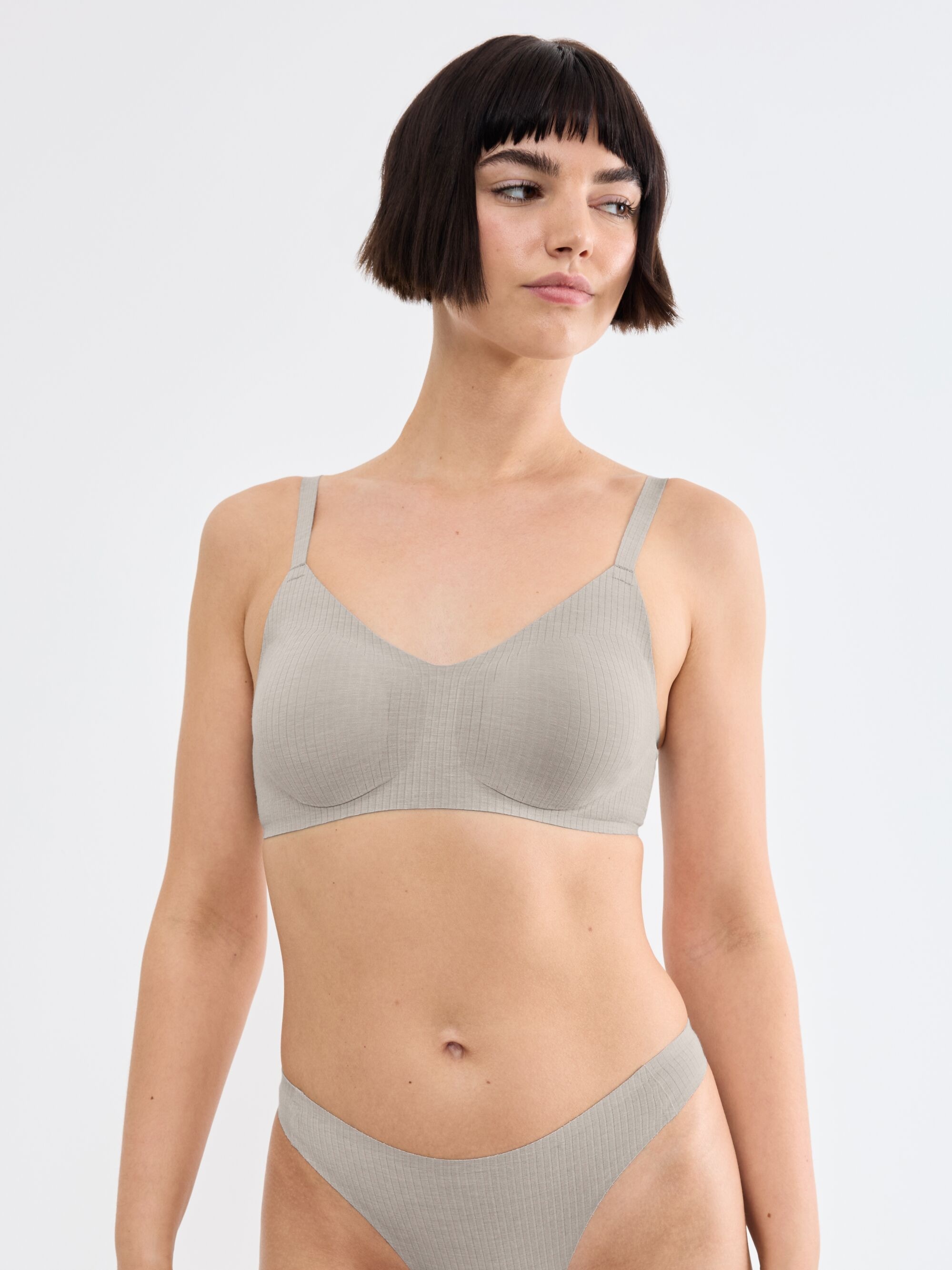 sloggi Soft-BH "ZERO Feel Pure" mit herausnehmbaren, atmungsaktiven Pads, dezenter Streifeneffekt