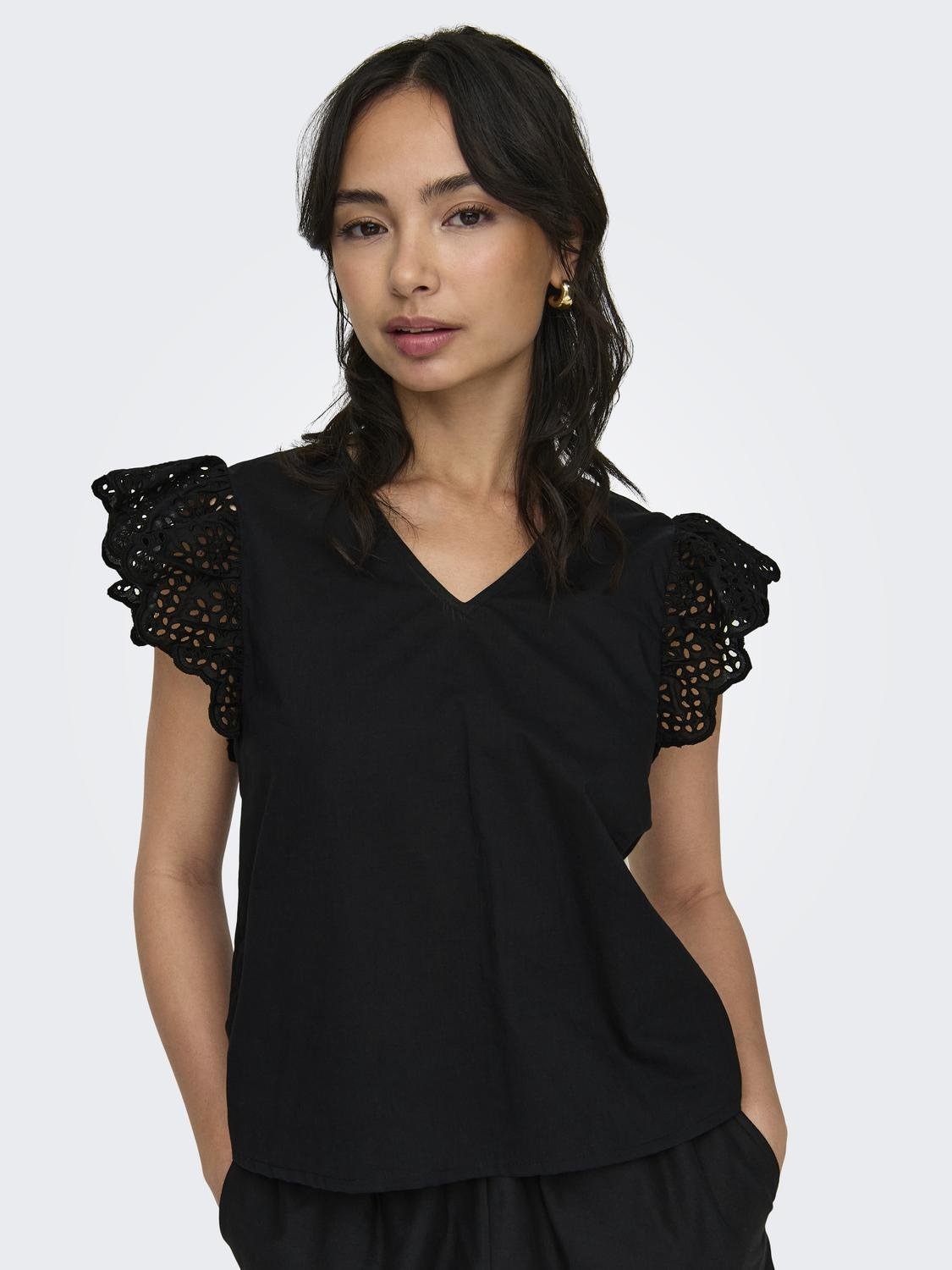 ONLY V-Shirt »ONLLOU EMB S/S FRILL TOP PTM«