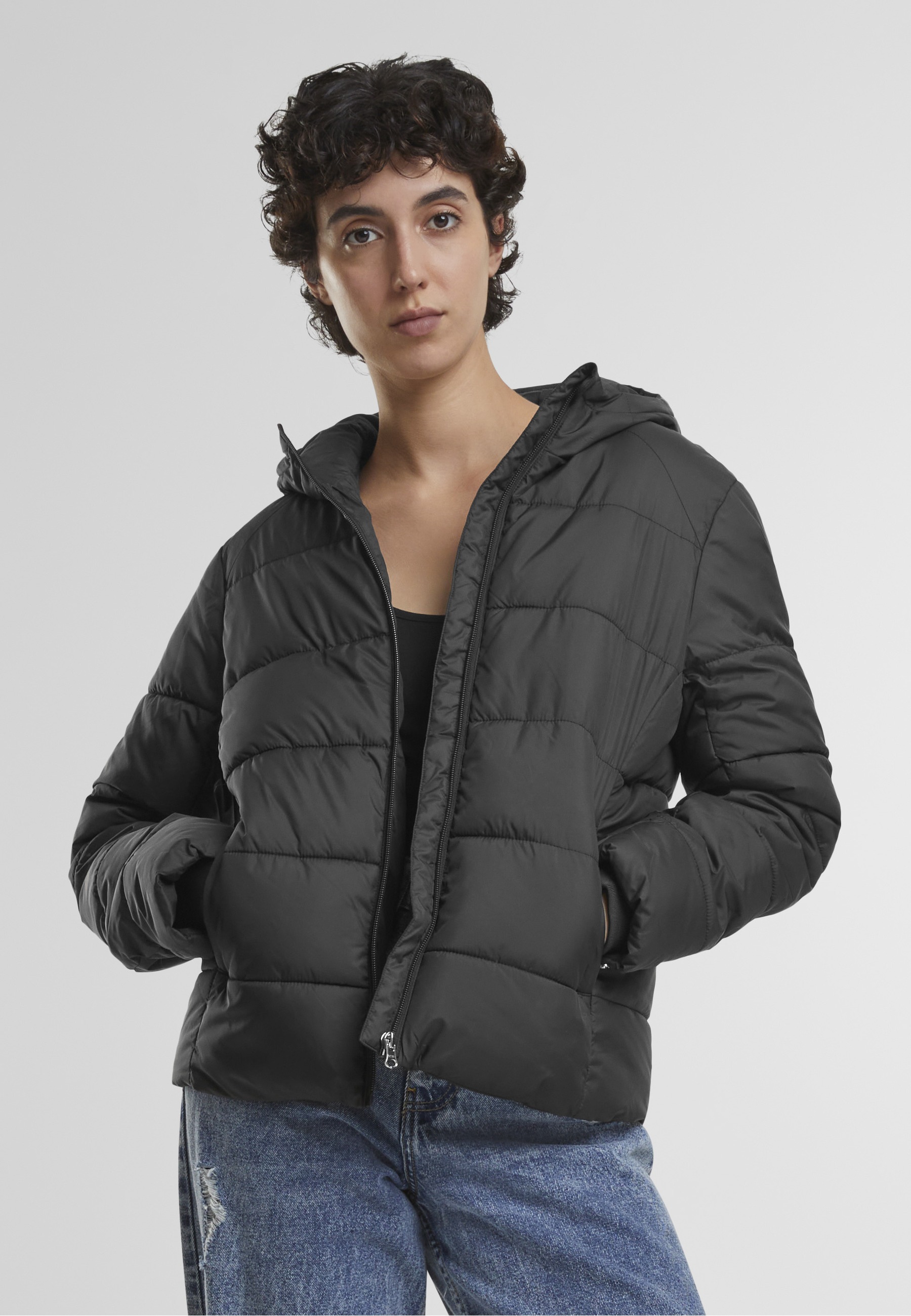Thumbnail - URBAN CLASSICS Winterjacke "Urban Classics Ladies Short Puffer Jacket With Hood" 1 Stk. tlg. mit Kapuze