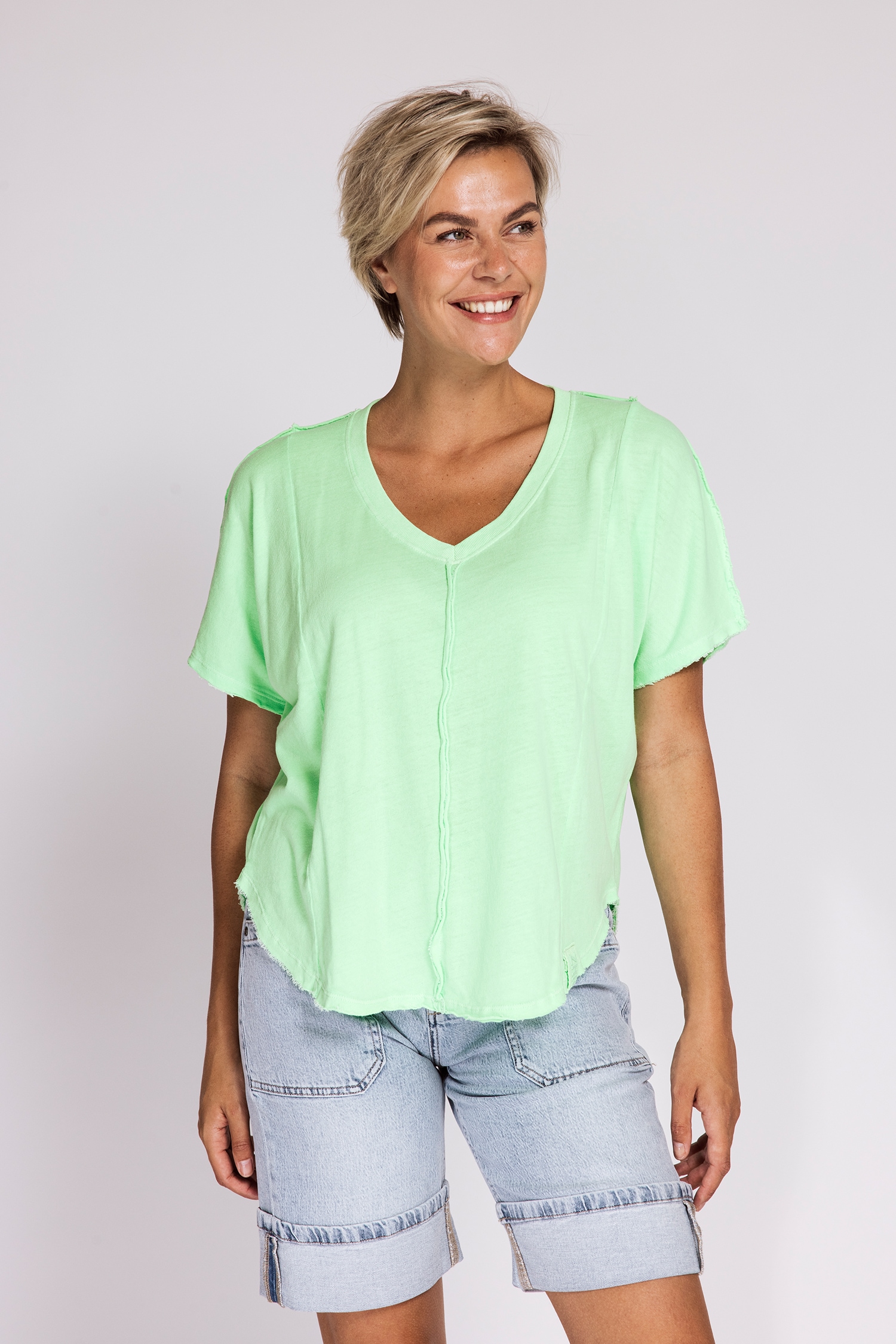 Zhrill Kurzarmshirt "RYA" normale Passform, Kurzarm, mit V-Ausschnitt, unifarben