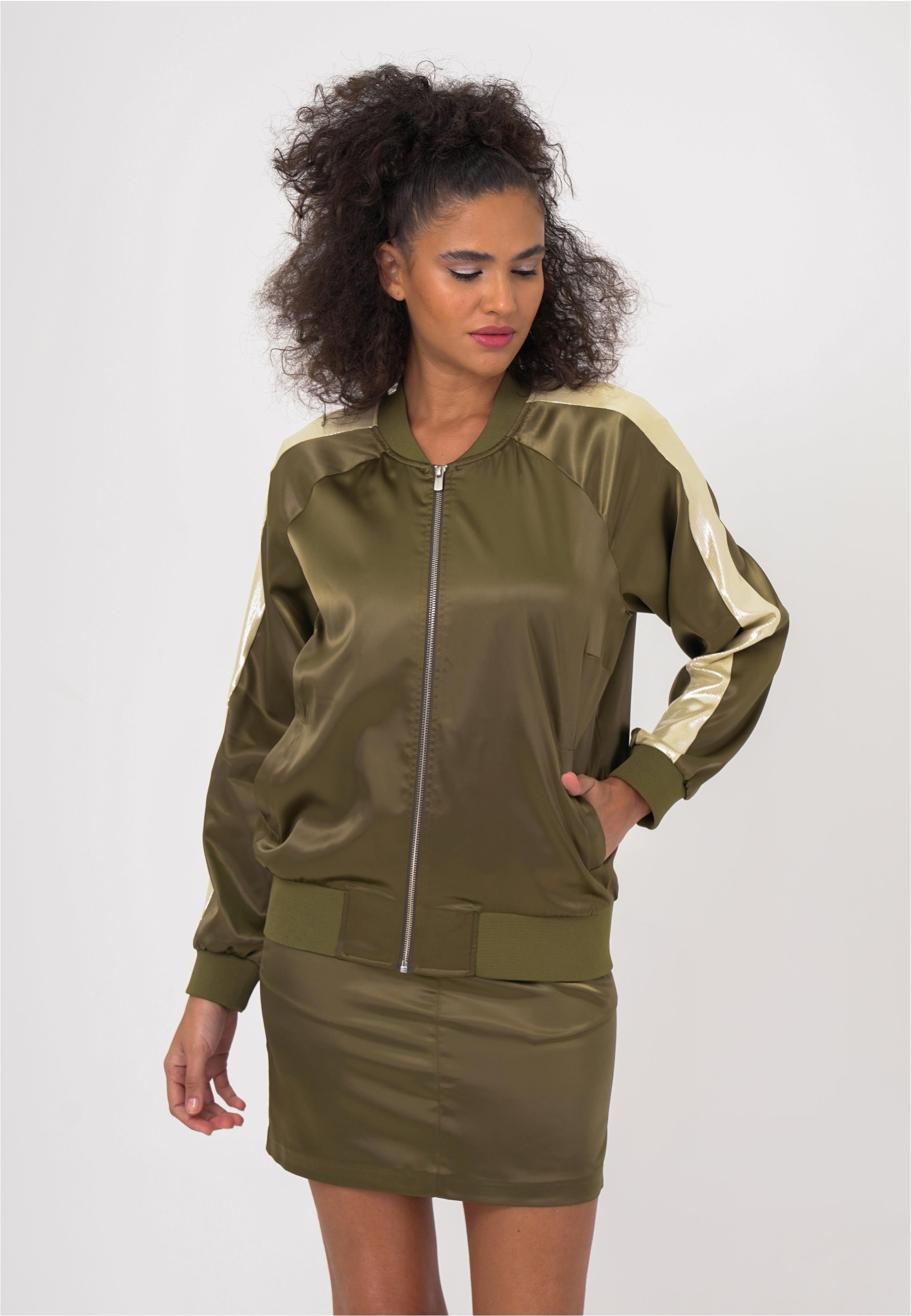 freshlions Bomberjacke »Aurelia«, im sportlichen Design