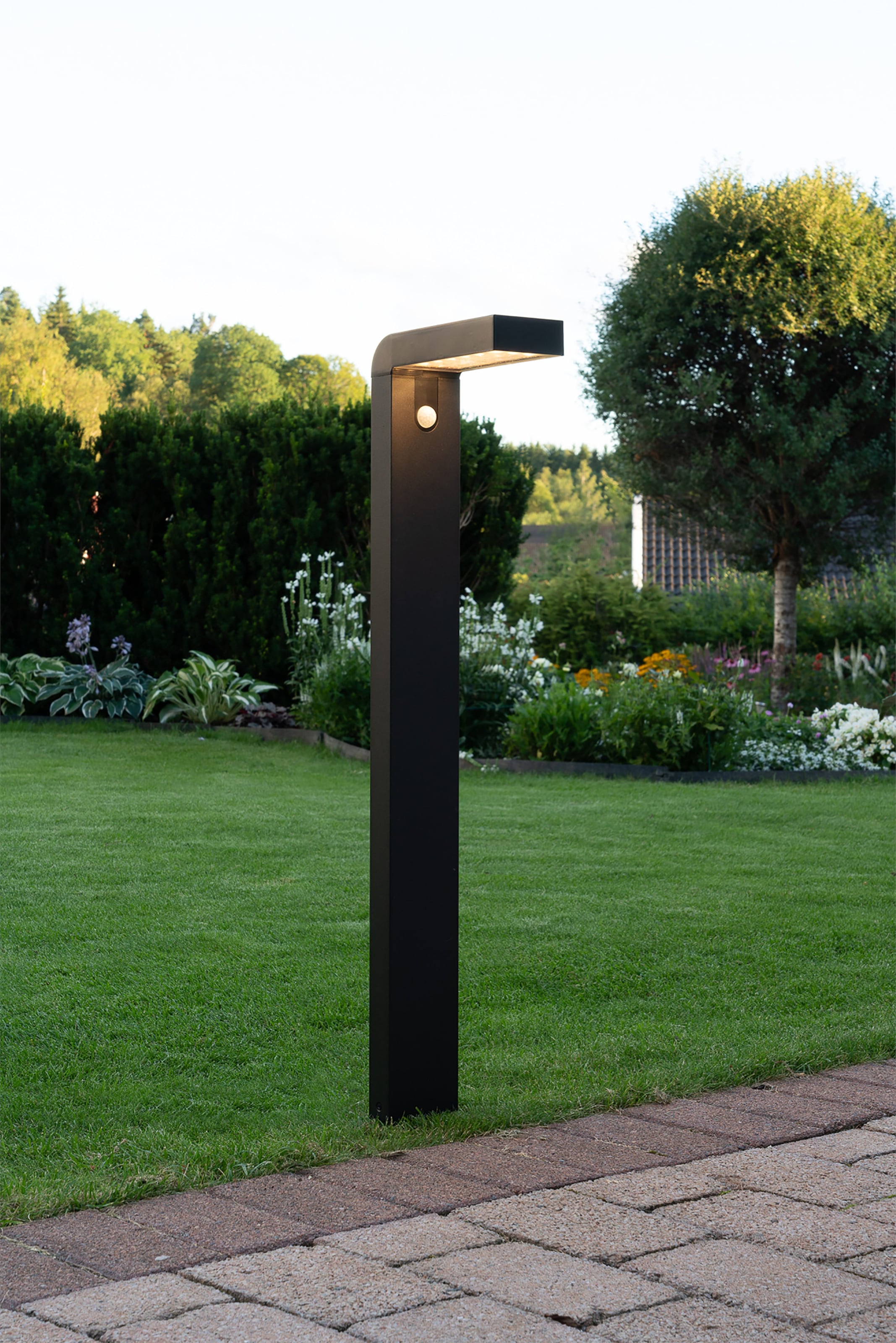 Parforce Traditional Hunting LED Solarleuchte »Solar-Wegleuchte Vici« LED-Board 1 Stk. Warmweiß Bewegungs- und Dämmerungssensor, 300 lm für 25 Sekunden, stetig 30 lm