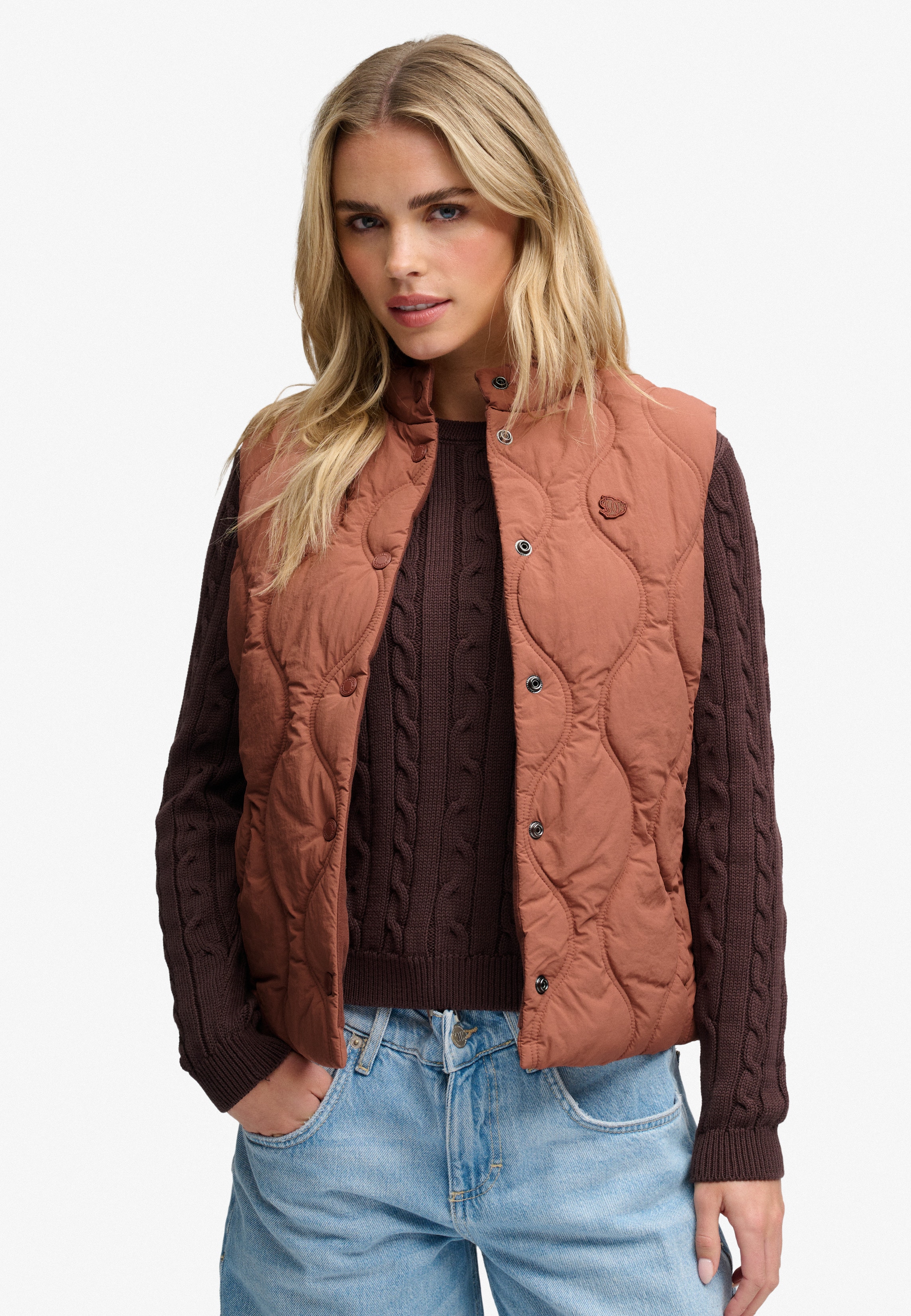 Superdry Steppweste "ONION QUILT CRINKLE SNAP GILET" aus Nylon, Slim Fit, mit Reißverschluss, in normaler Länge