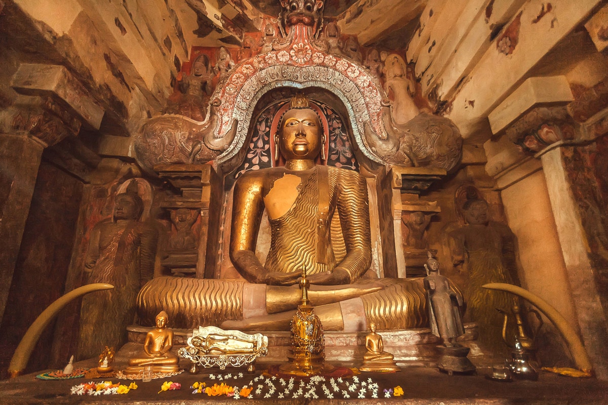 Papermoon Fototapete "Buddah Figuren"