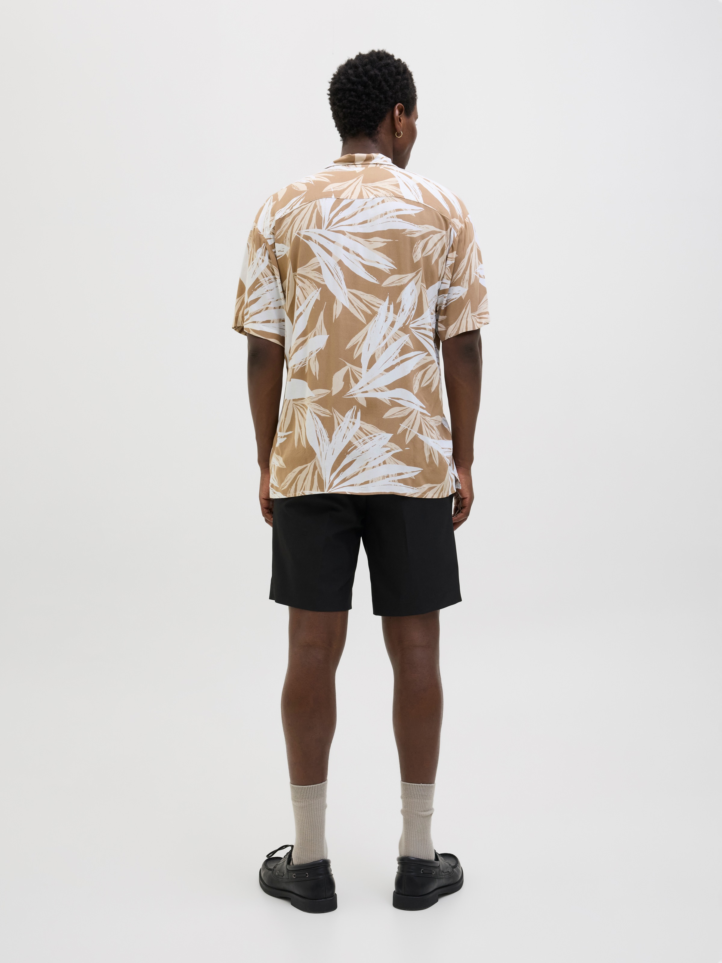 Jack & Jones Kurzarmhemd »JJEJEFF TROPICAL AOP RESORT SHIRT SS SN«, mit All-Over Print