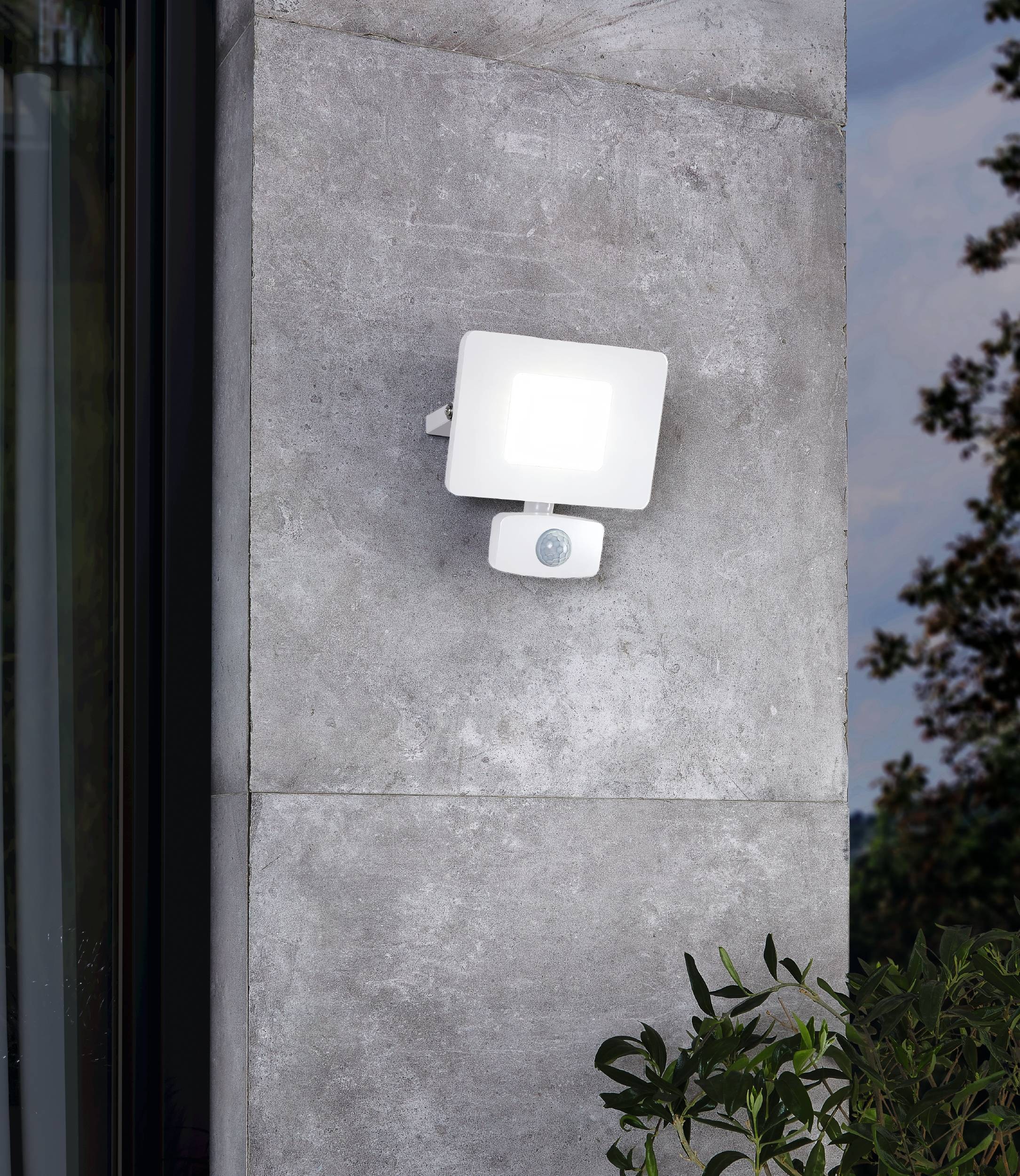 EGLO Wandleuchte »Faedo 3, Außen-Strahler, Außenleuchte, Wandstrahler, IP65, Lampe« LED-Modul 1 Stk. Kaltweiß Wand-/Deckenleuchte - L13 x H14 x AL5 cm - weiß - 21W inkl.