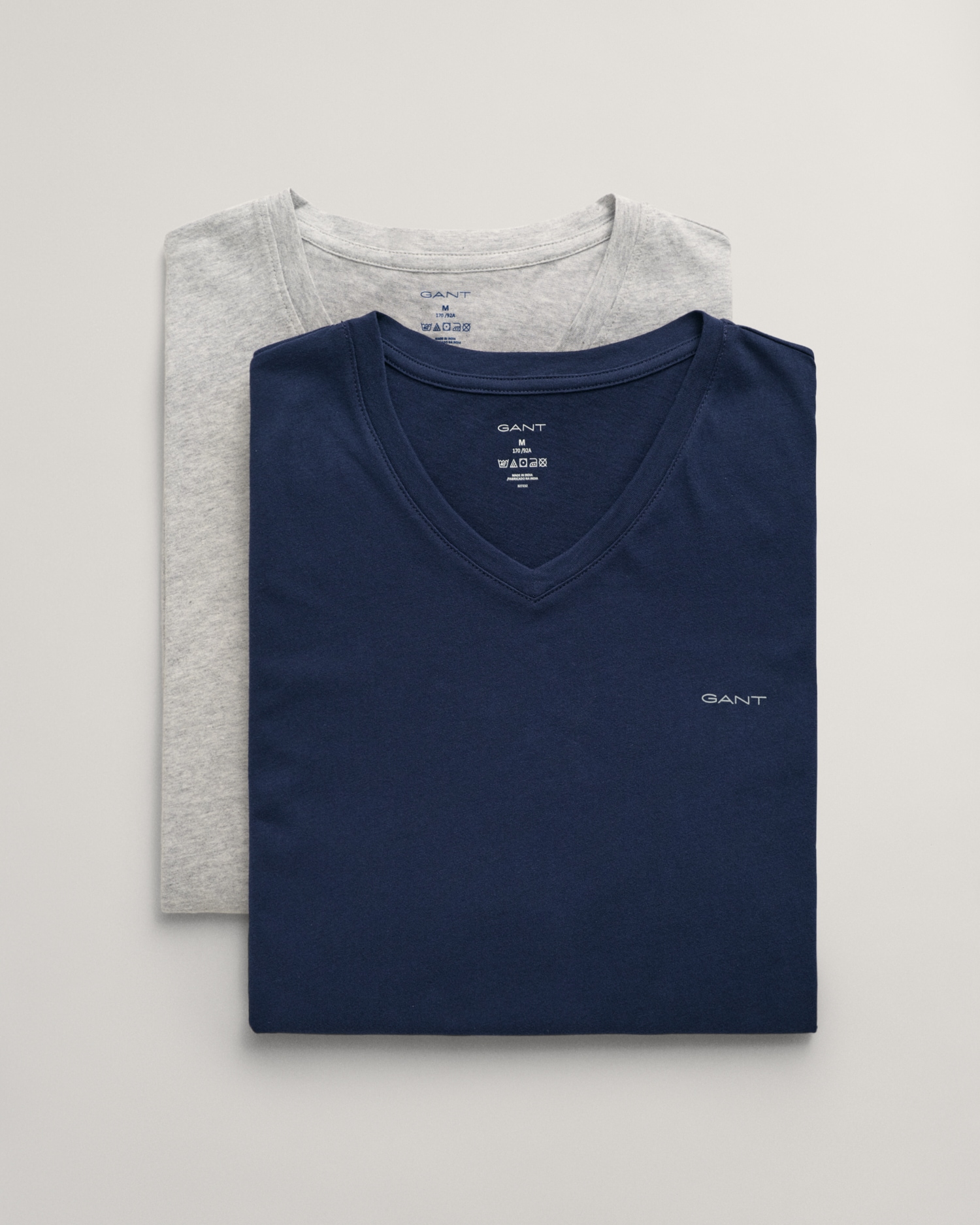 Gant Unterziehshirt »V-NECK T-SHIRT 2-PACK«, (Packung, 2 St., 2er), mit Markenlabel auf der Brust