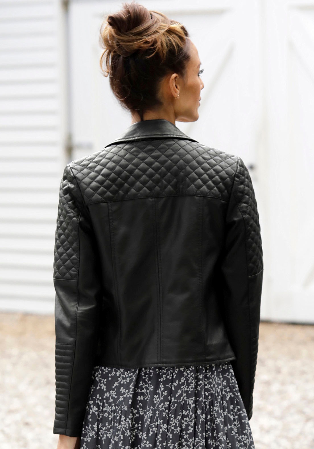 Thumbnail - LASCANA Lederimitatjacke mit Bikerdetails, kurze Bikerjacke, figurbetont