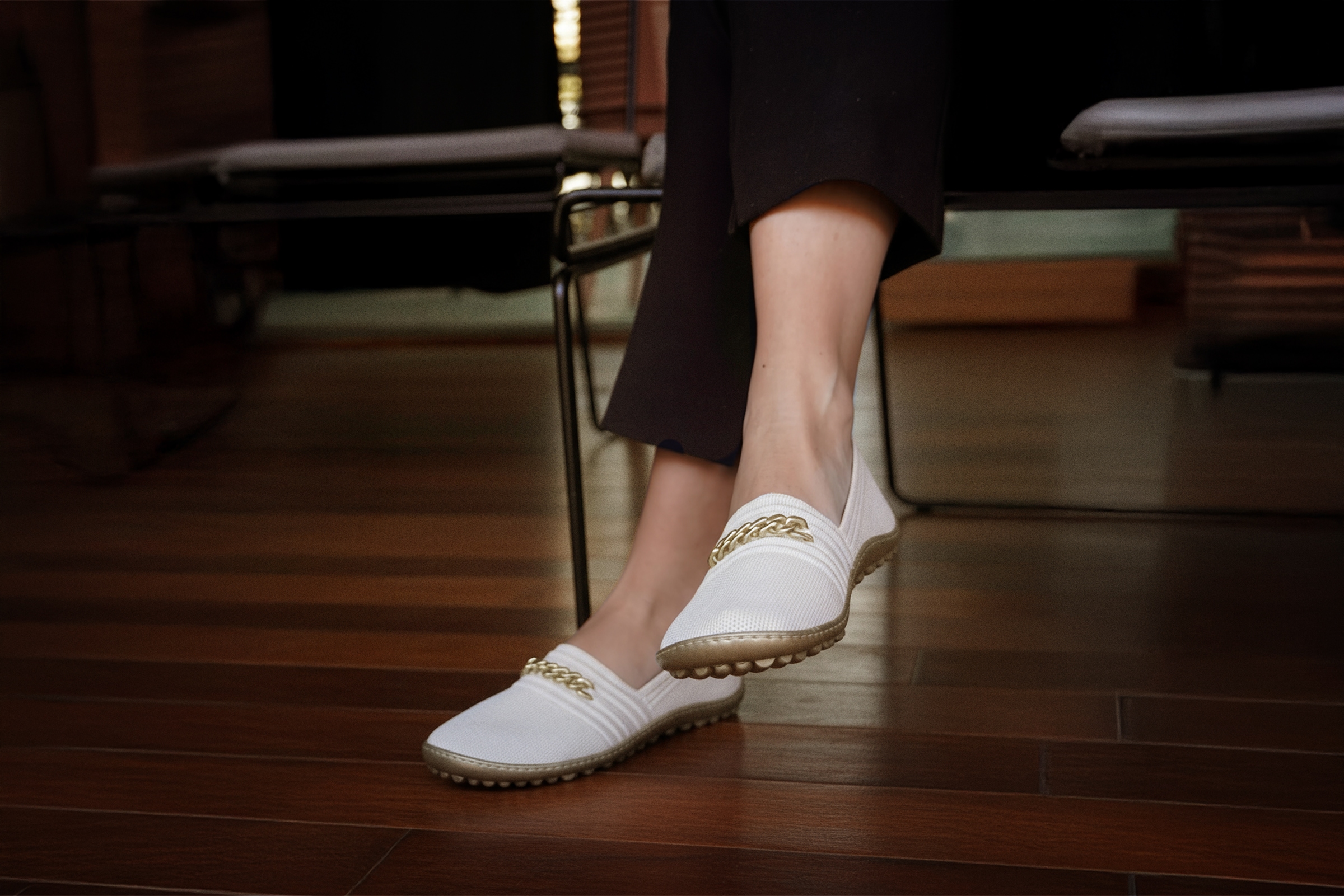 Leguano Barfußschuh »LADY FAMOUS«  Flats, Ballerina, Bequemschuh mit goldfarbener Zierkette