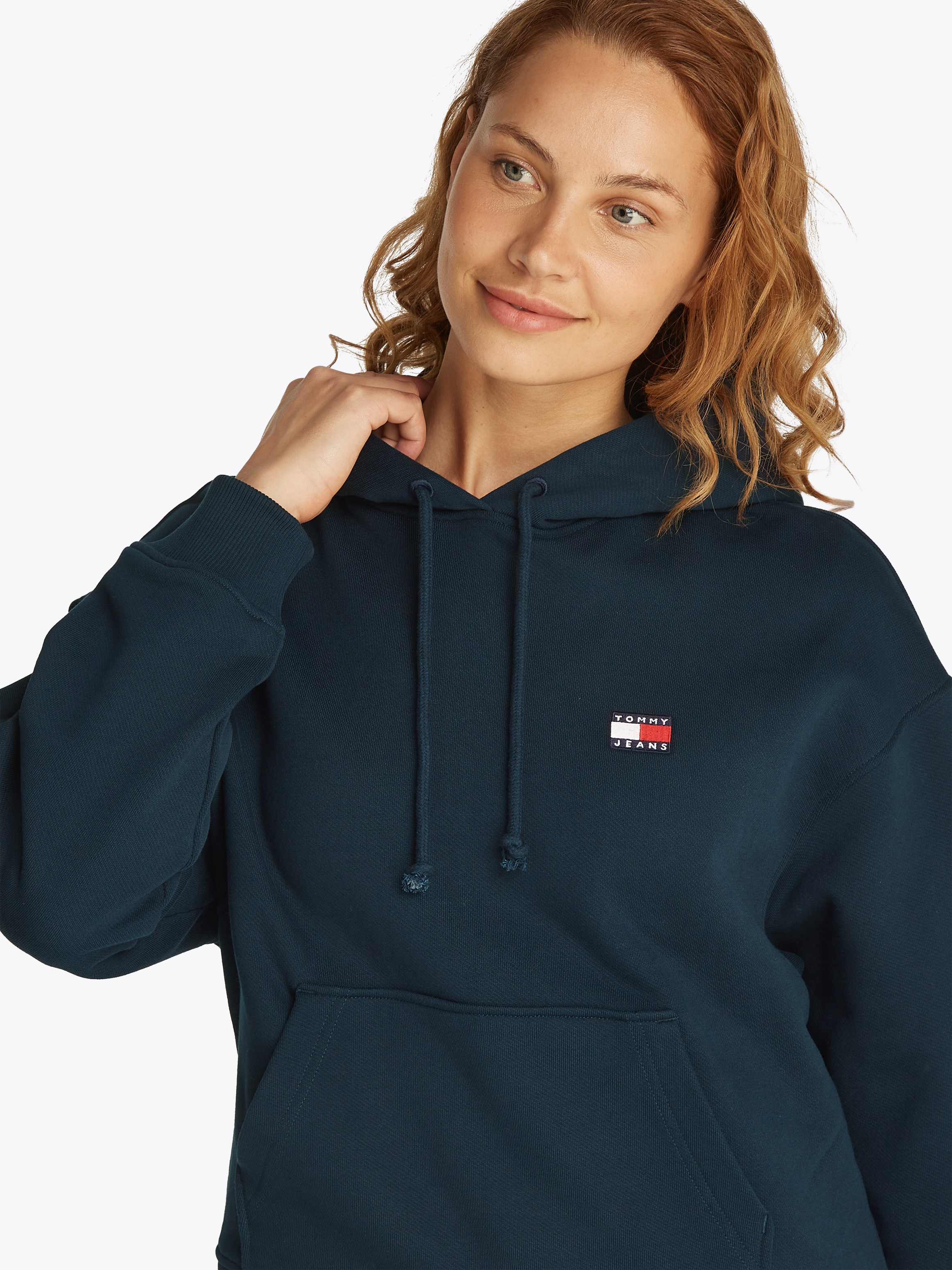 Tommy Jeans Hoodie "TJW BXY BADGE HOODIE EXT", mit Logo-Badge günstig online kaufen