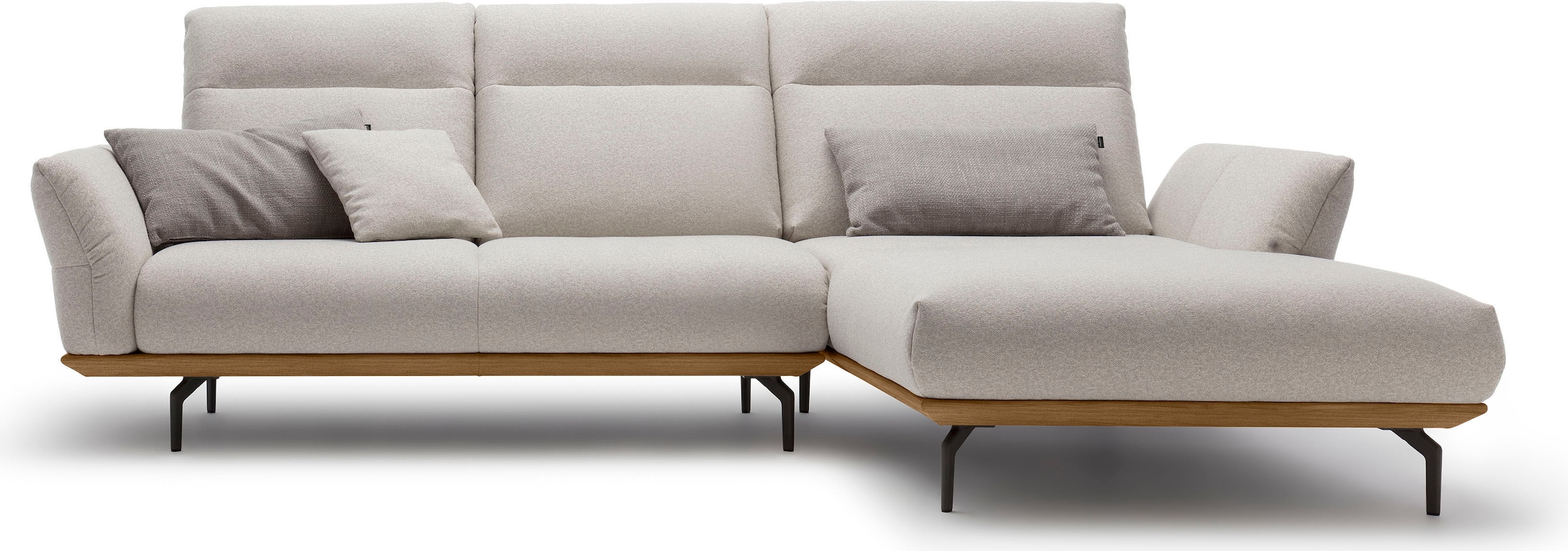 Creation BY ROLF BENZ Ecksofa "CR.460 Designsofa, verstellbare Rückenlehne, hochwertig & bequem" Sockel in Nussbaum, Winkelfüße in Umbragrau, Breite 298 cm