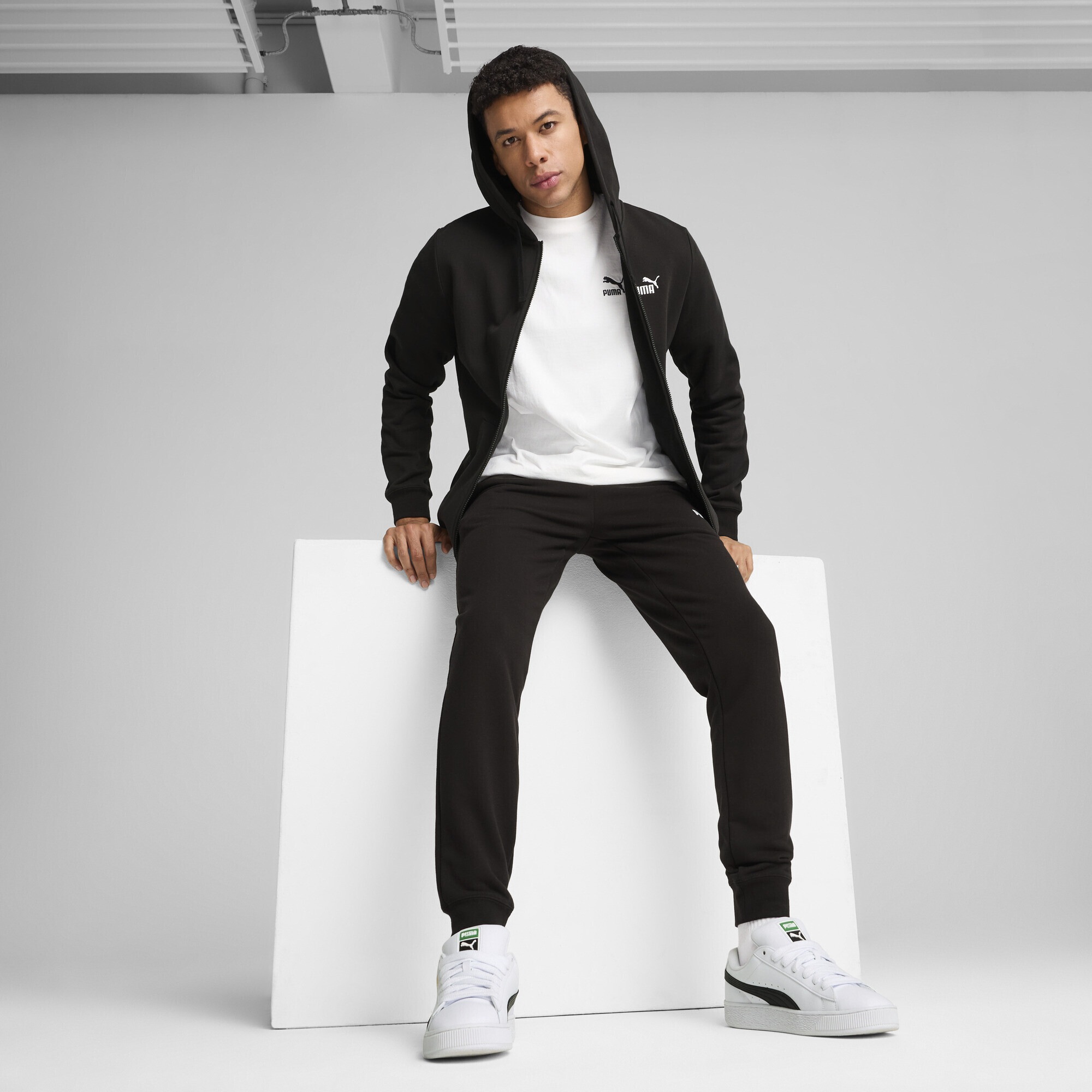 Sweatjacke PUMA "Essentials No. 1 Logo Kapuzenjacke Herren", Herren, Gr. XS, schwarz, Obermaterial: 66% Baumwolle, 34% Polyester; Kapuzenfutter: 100% Baumwolle; Rippe: 97% Baumwolle, 3% Elasthan, Sweatjacken Sweatjacke 3