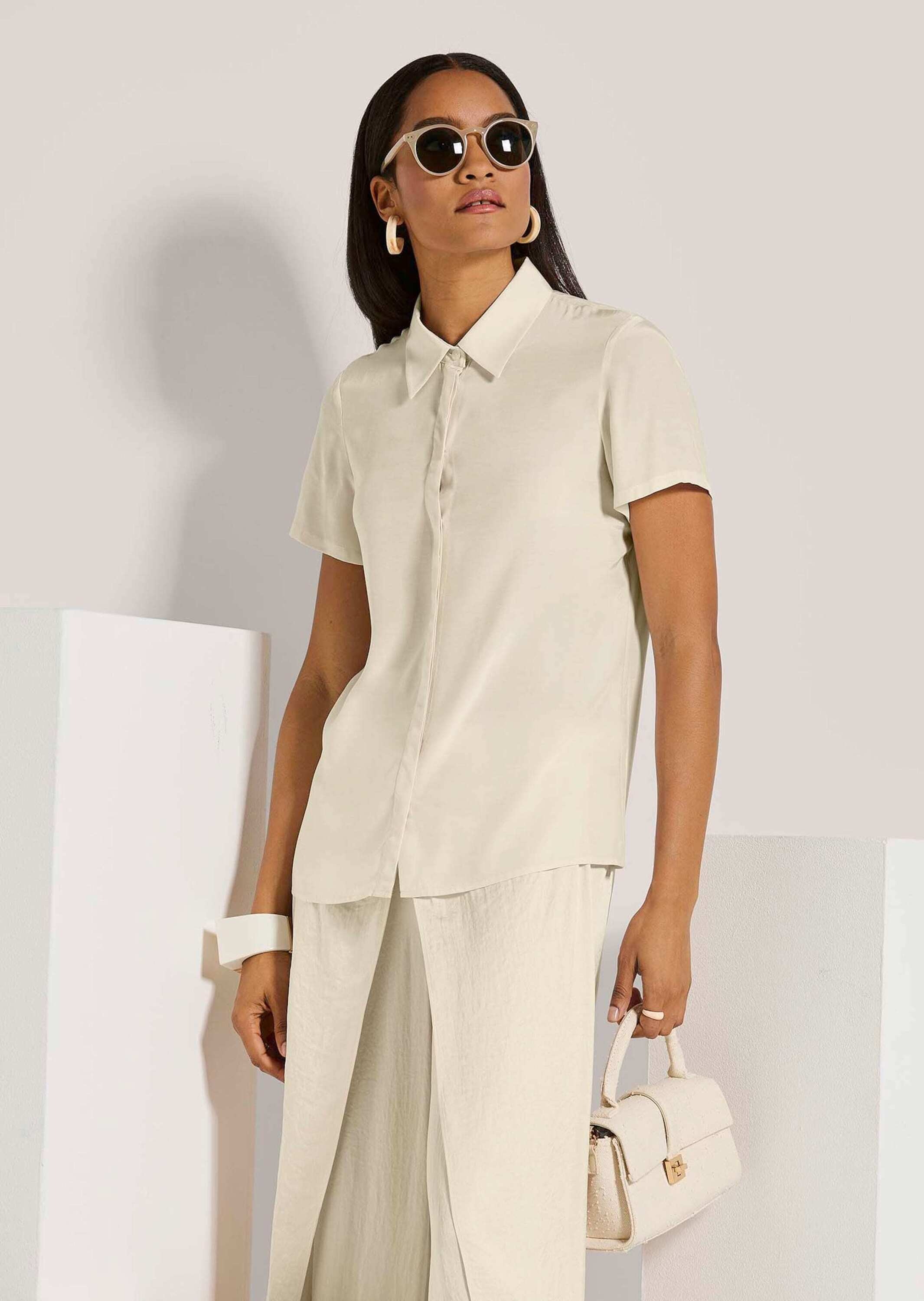 MADELEINE Kurzarmbluse »Hemdbluse Elegante Sommerbluse mit Hemdkragen«