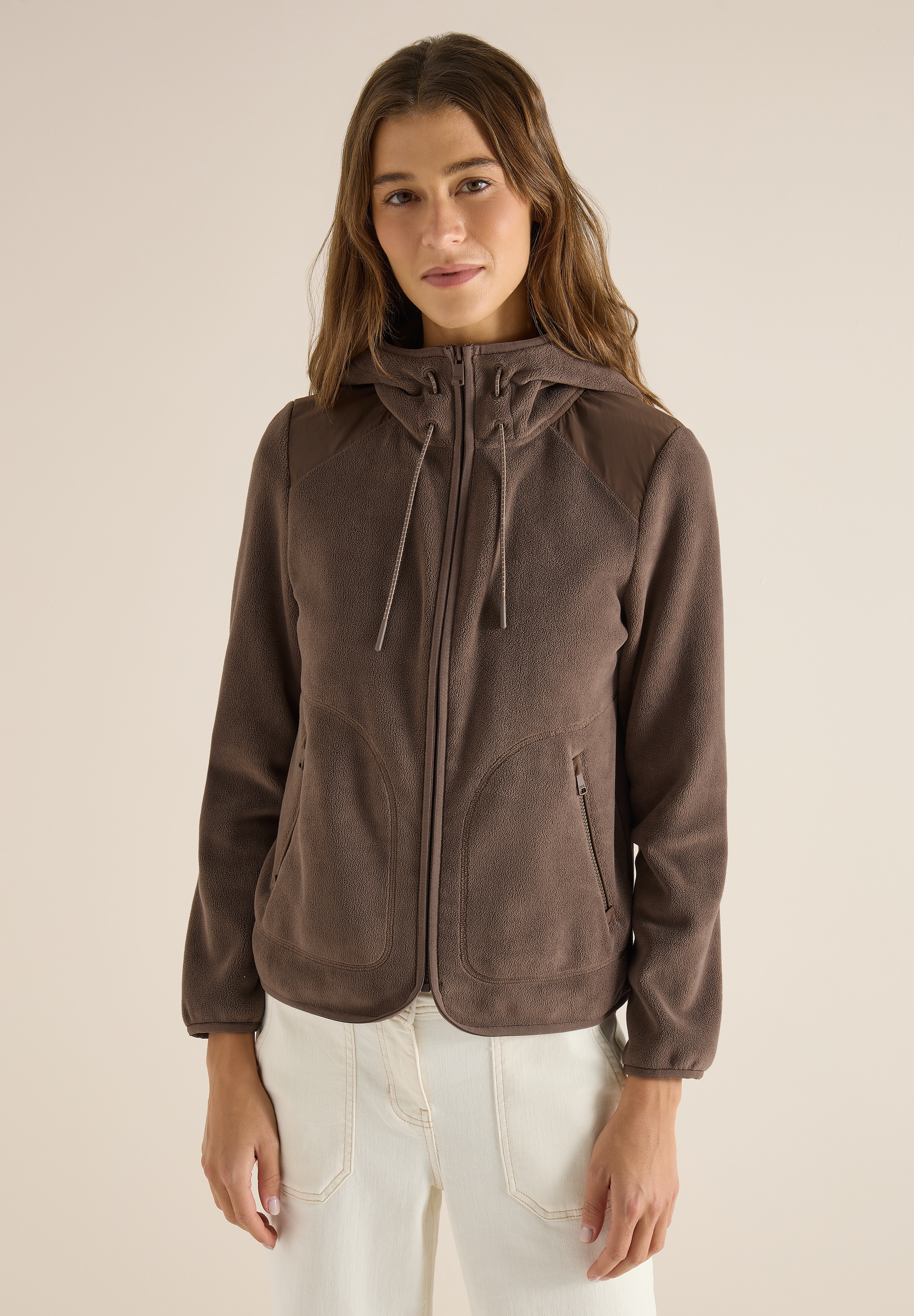 Kurzjacke CECIL, Damen, Gr. M (40), urban taupe, Stoff, Obermaterial 1: 94% Polyester, 6% Elasthan; Obermaterial 2: 100% Polyester, unifarben, comfort fit normal, ohne Ausschnitt, Bündchen, Jacken Kurzjacke, mit Kapuze mit Tunnelzugband