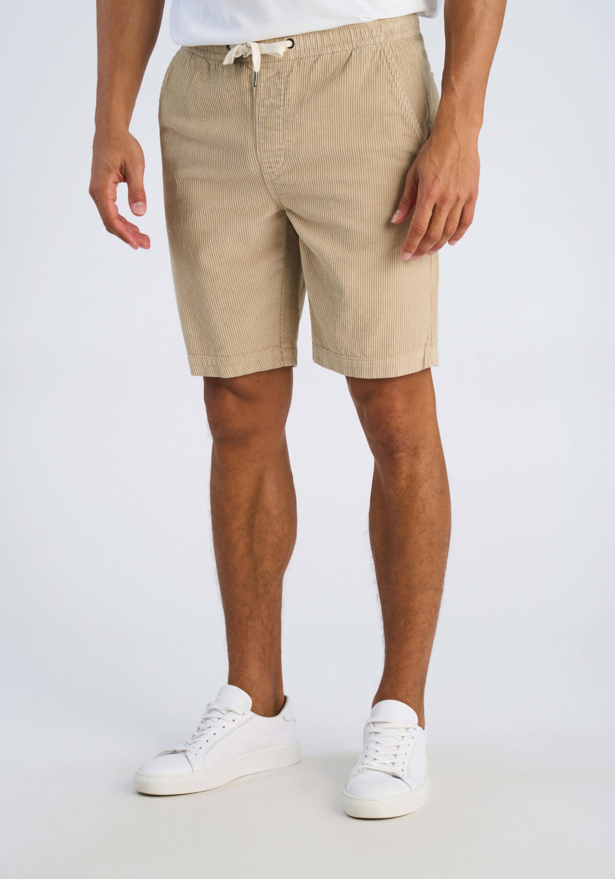 Shorts LINDBERGH "Freizeitshorts Relaxed Fit", Herren, Gr. XL, stone, Obermaterial: 100% Baumwolle, unifarben, relaxed fit, Hosen Shorts