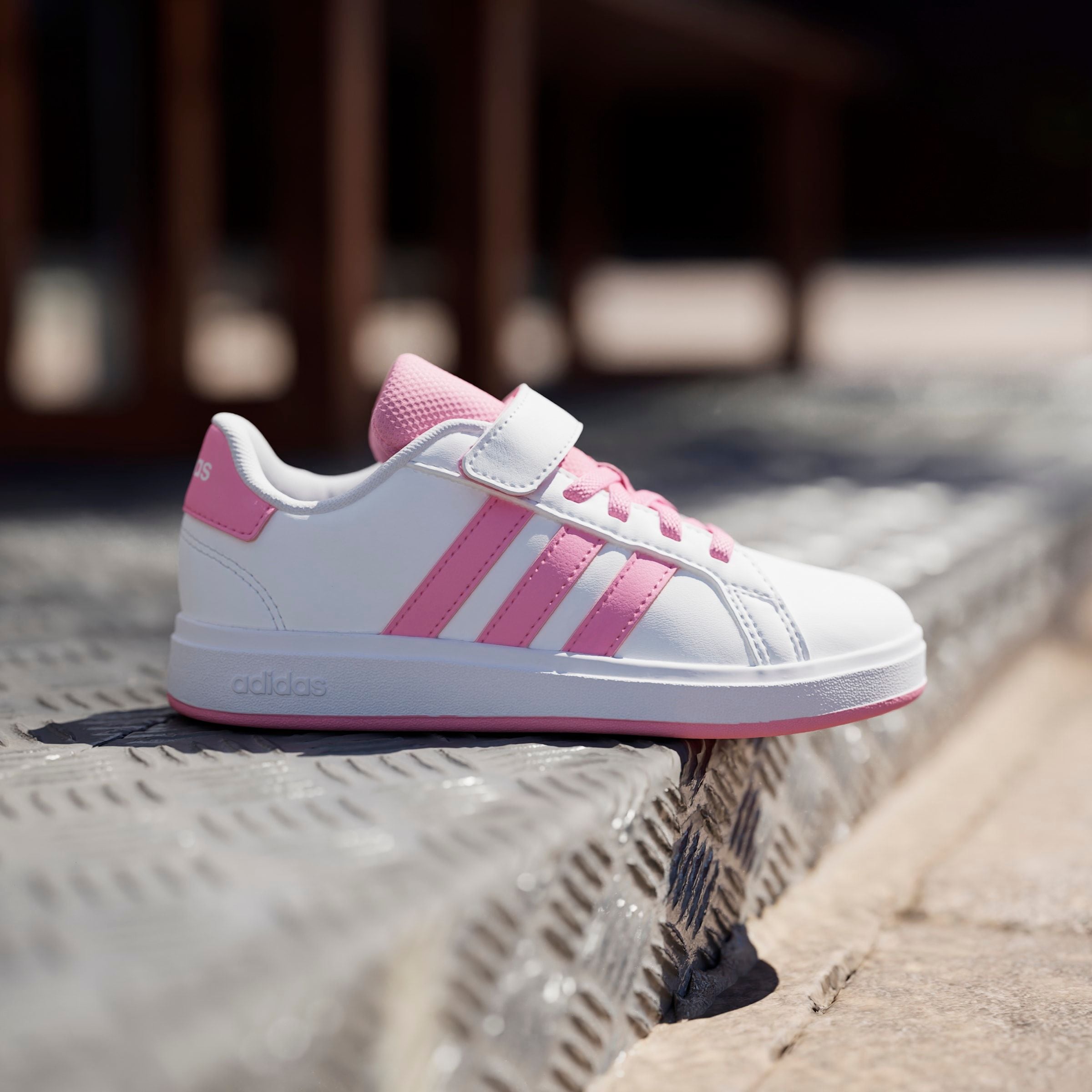 adidas Sportswear Sneaker »GRAND COURT 2.0 KIDS«, Design auf den Spuren des adidas Superstar