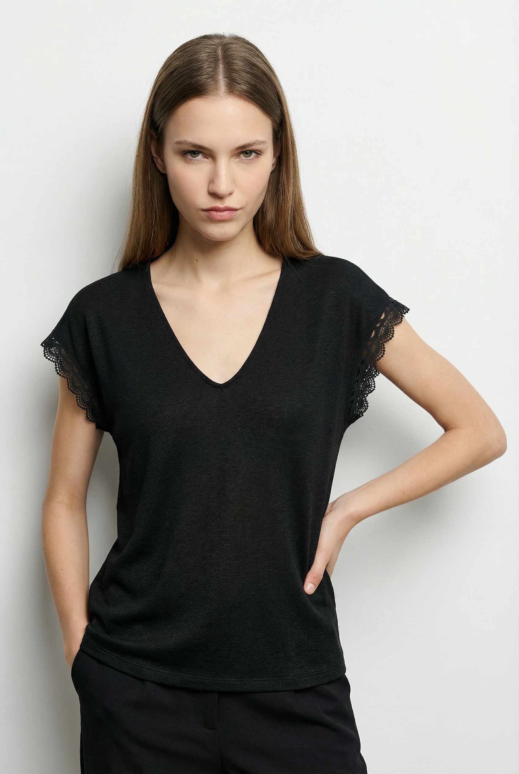 Vero Moda Blusenshirt »VMIBILSA S/S V-NECK TOP JRS BTQ« mit Spitzendetails