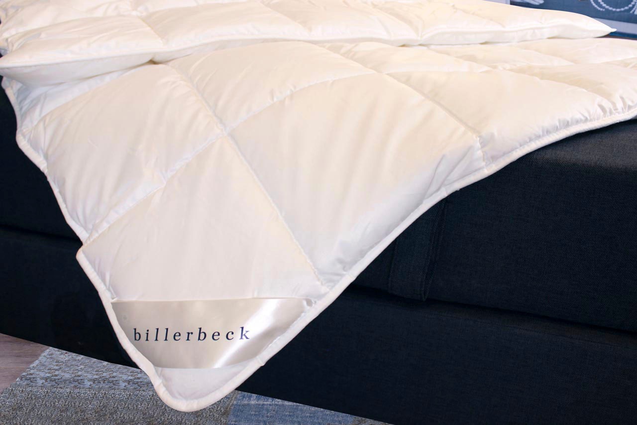 billerbeck Microfaserbettdecke »Liliane, Bettdecke 135x200, 155x220 cm, Decke für Hausstauballergiker«, 4-Jahreszeiten, Füllung 100% Polyester-Hohlfaser, Bezug 100% Baumwolle, (1 St.), Faserdecke mit moderner Körperformsteppung