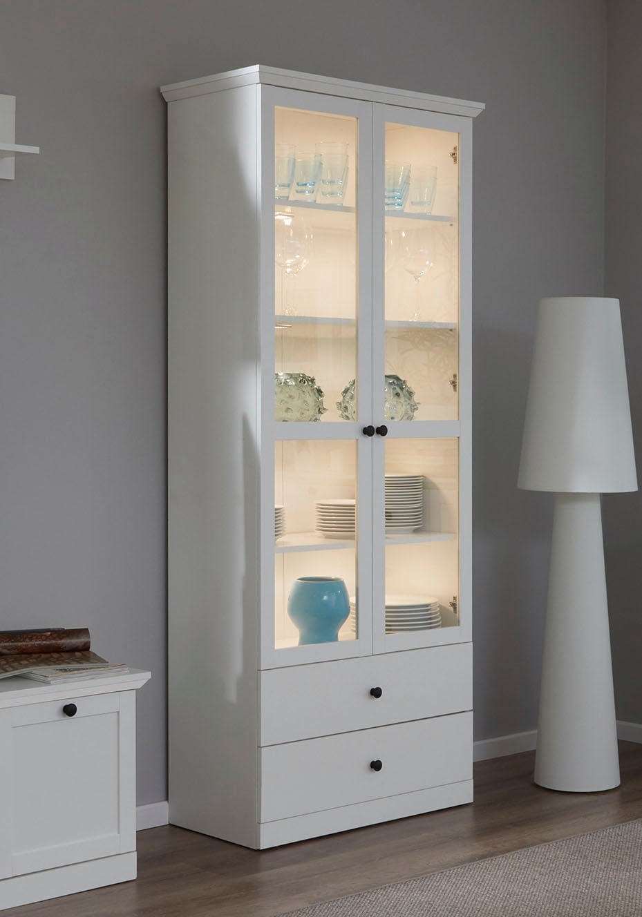 Home affaire Vitrine »Örebro« Vitrine mit 2 Türen, 2 Schubkasten & Soft-Close - (B/T/H) 81/41/196 cm