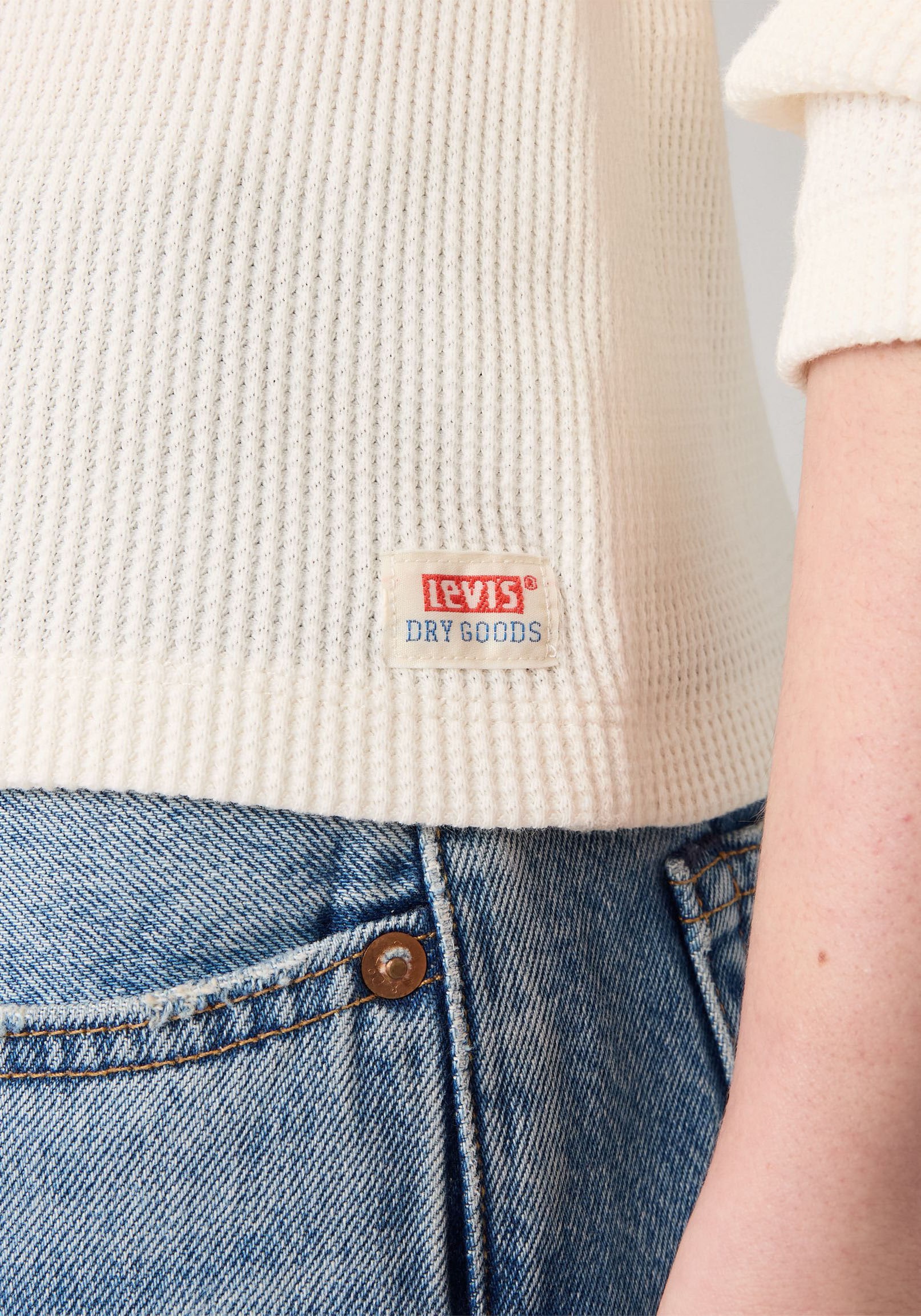 Levi's® Langarmshirt »DRY GOODS HENLEY«, Mit Waffelstruktur- Muster