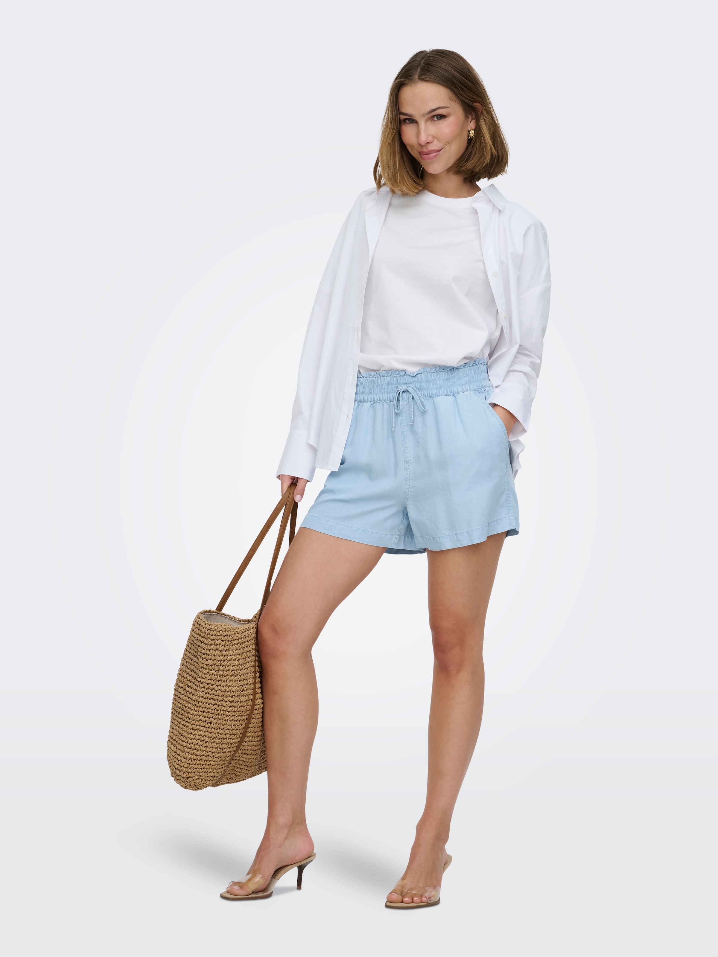 ONLY Shorts »ONLCHARIS LIFE PULL UP SHORTS WVN CC«  mit Bindeverschluss und elastischem Bündchen, Denim Look