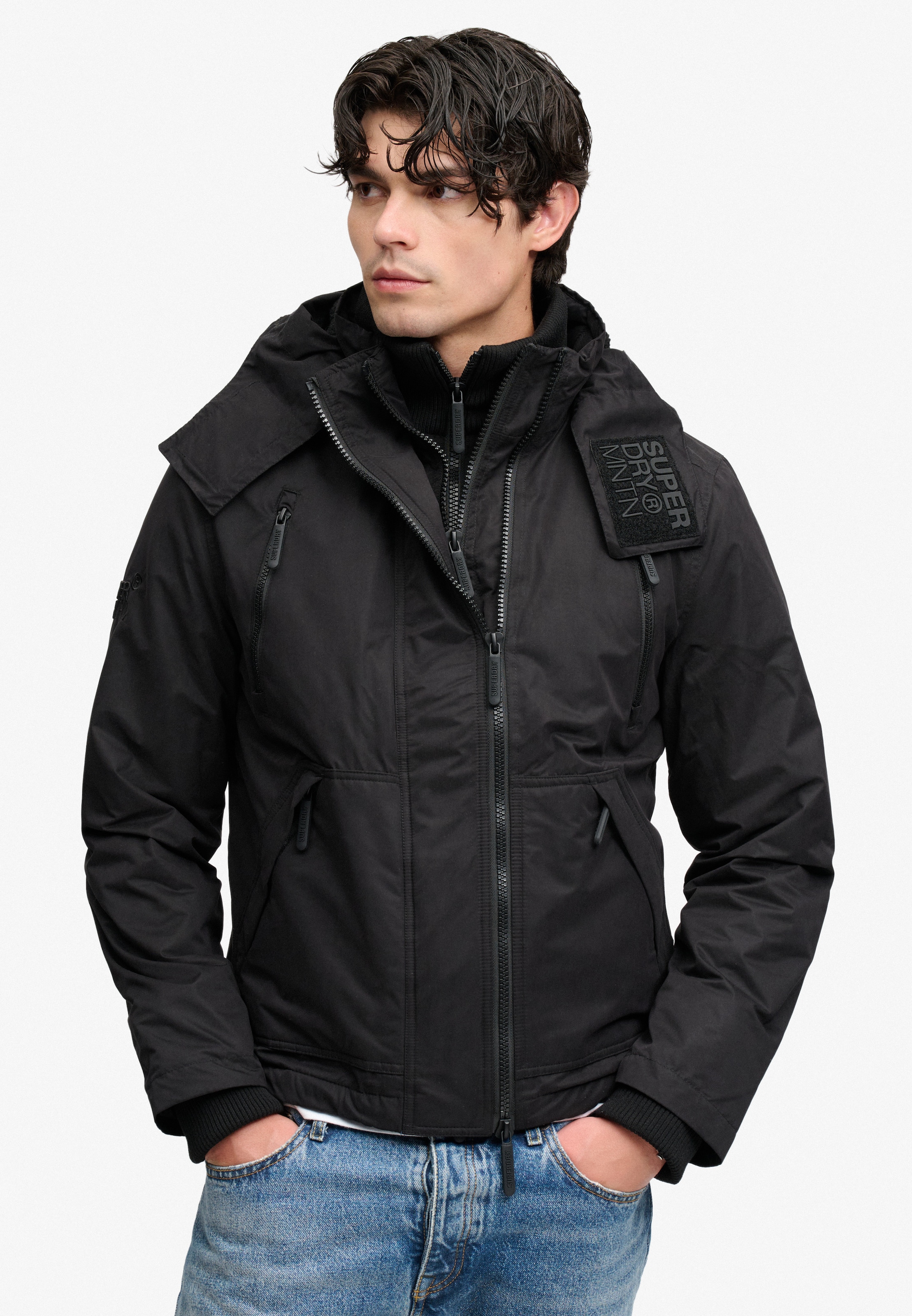 Superdry Outdoorjacke "HOODED MF ARCTIC WINDCHEATER" mit Kapuze Kunstfaser, loose fit
