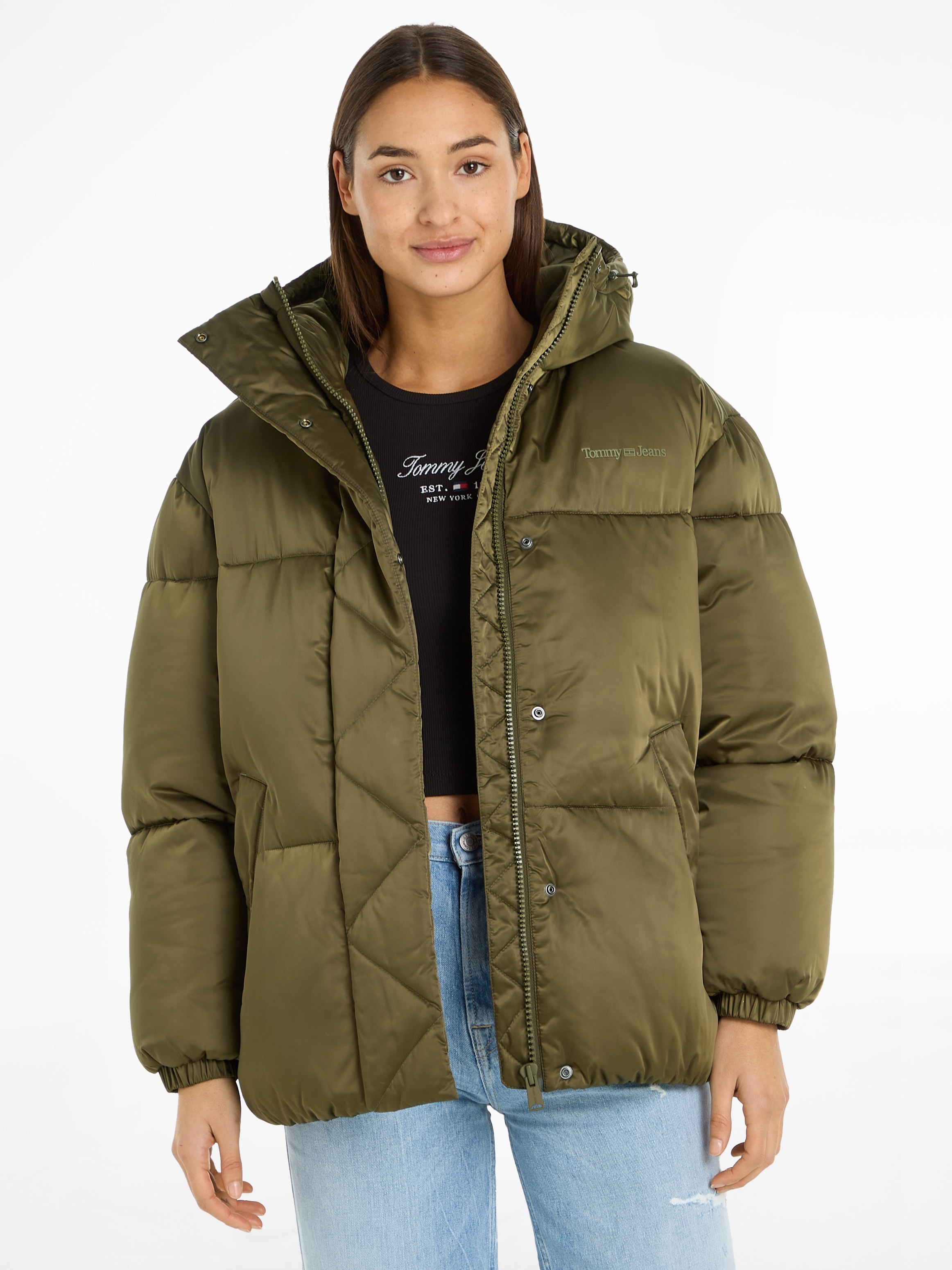 Steppjacke »TJW OVR SATIN PUFFER«, mit Kapuze, mit Tommy Jeans Markenlabel